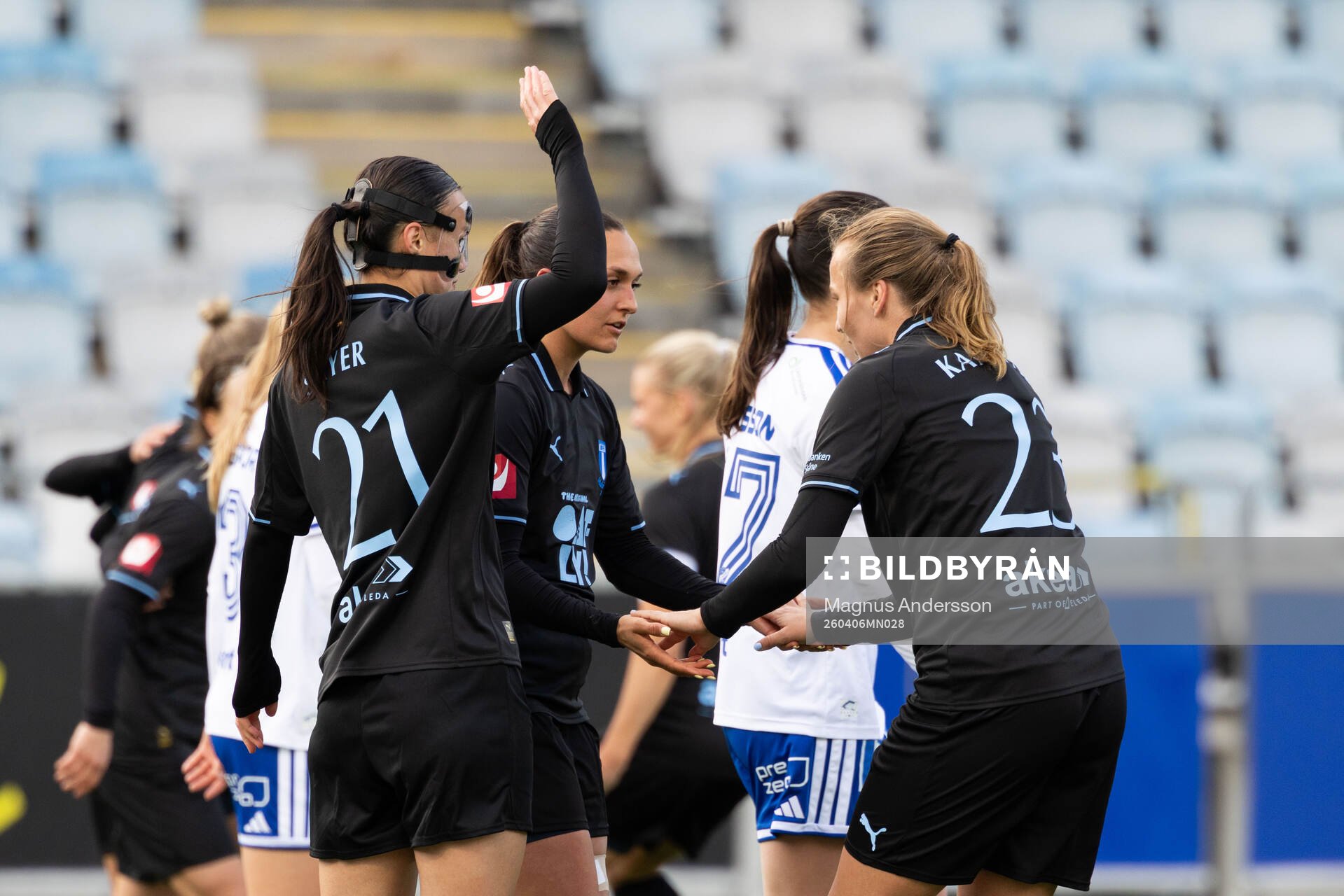 Malmö FFs Isabella D'Aquila jublar med lagkamrater