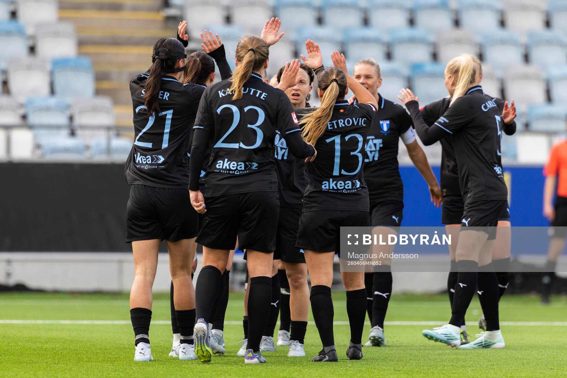 Malmö FFs Isabella D'Aquila jublar med lagkamrater