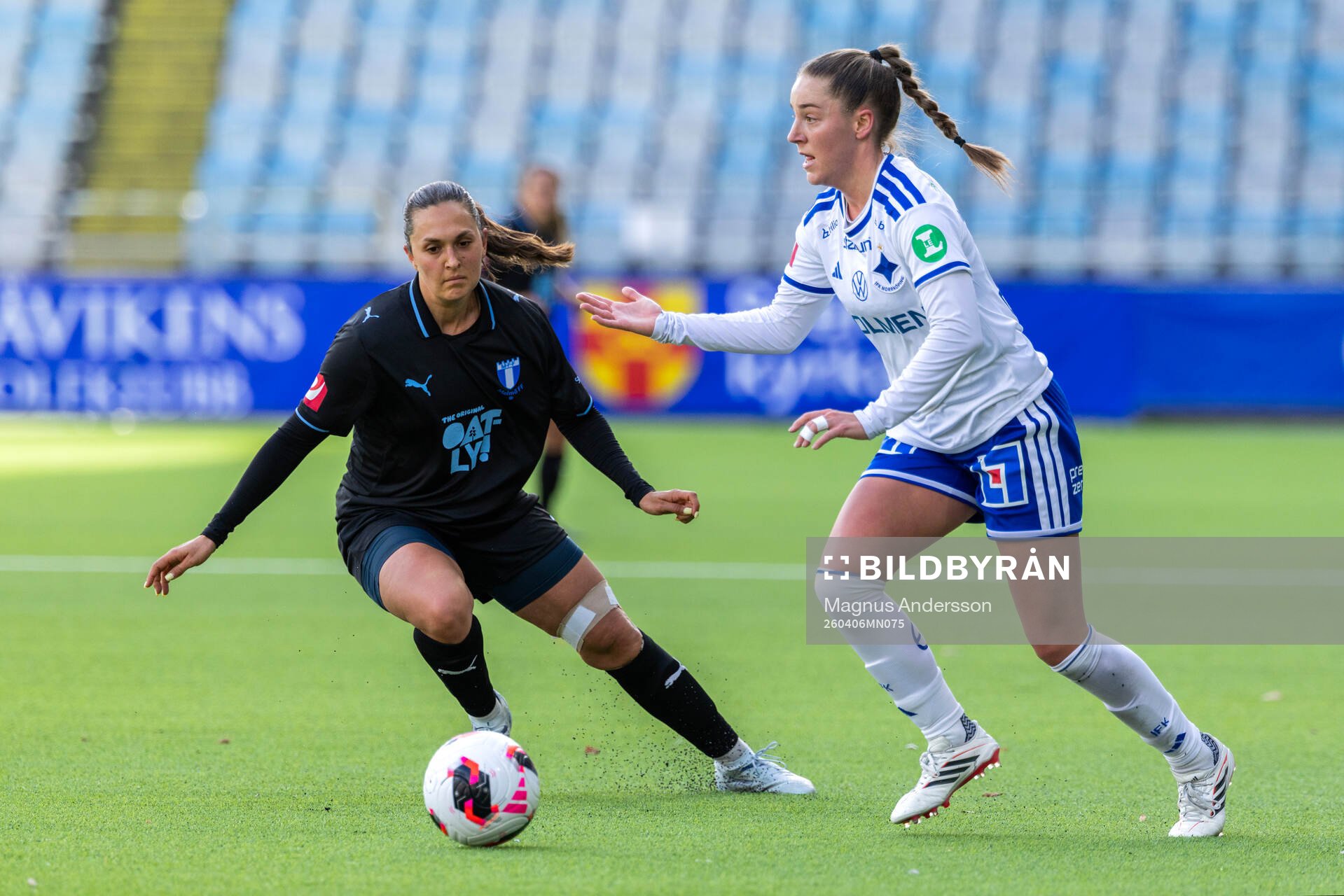 Malmö FFs Emma Petrovic och IFK Norrköpings Deborah-Anne