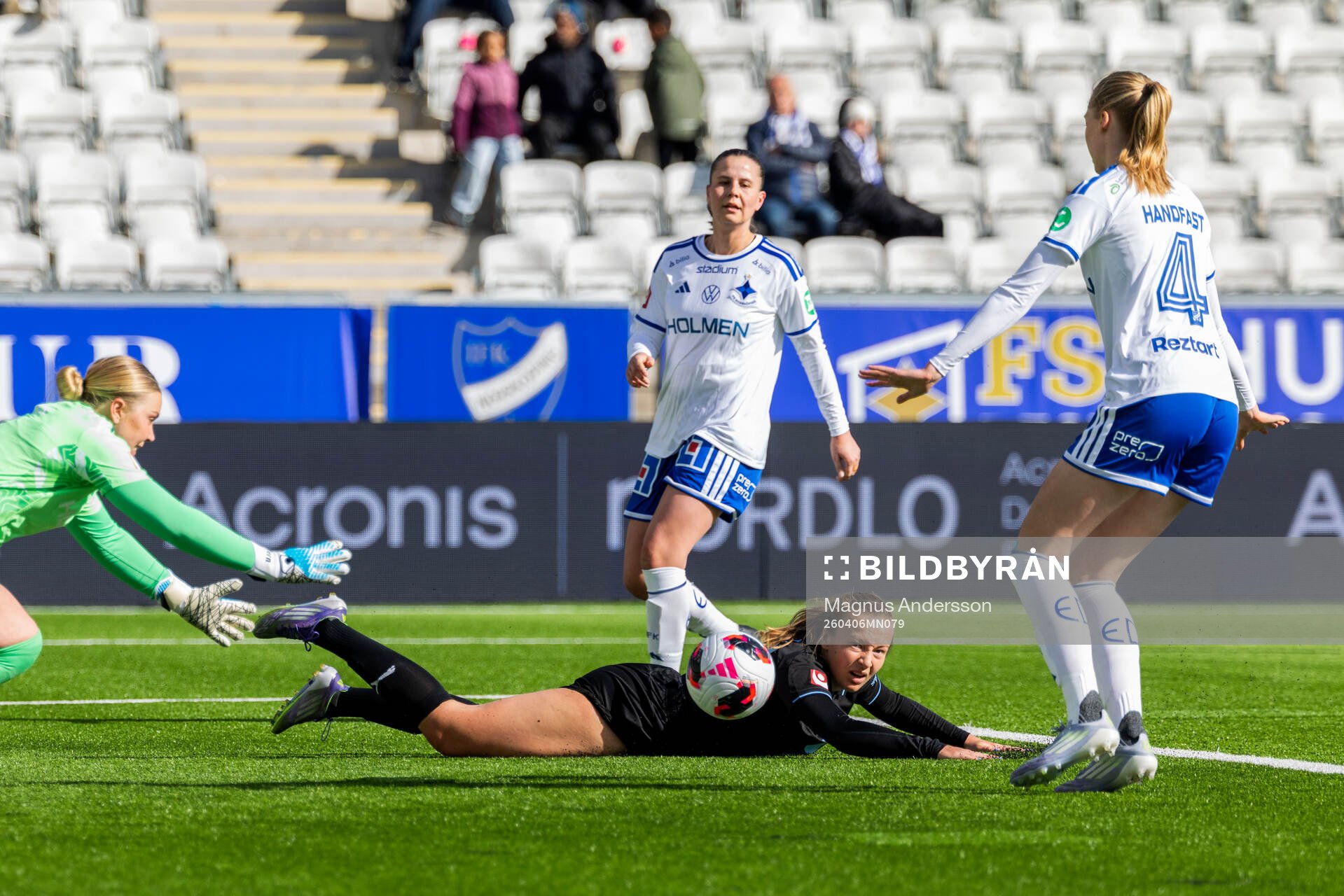 IFK Norrköpings Sofia Hjern och Malmö FFs Sara Kanutte