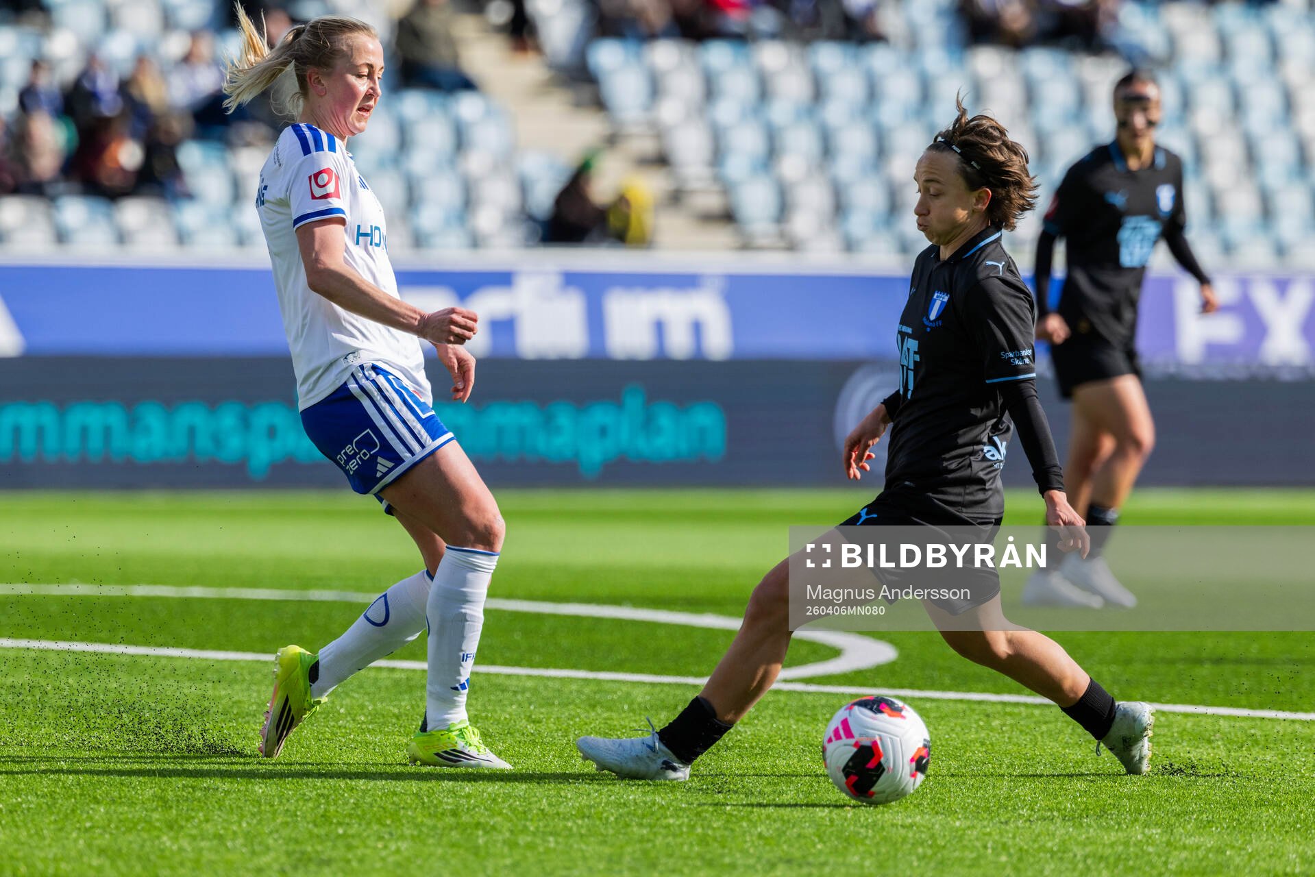 IFK Norrköpings Julia Karlernäs och Malmö FFs Miljana