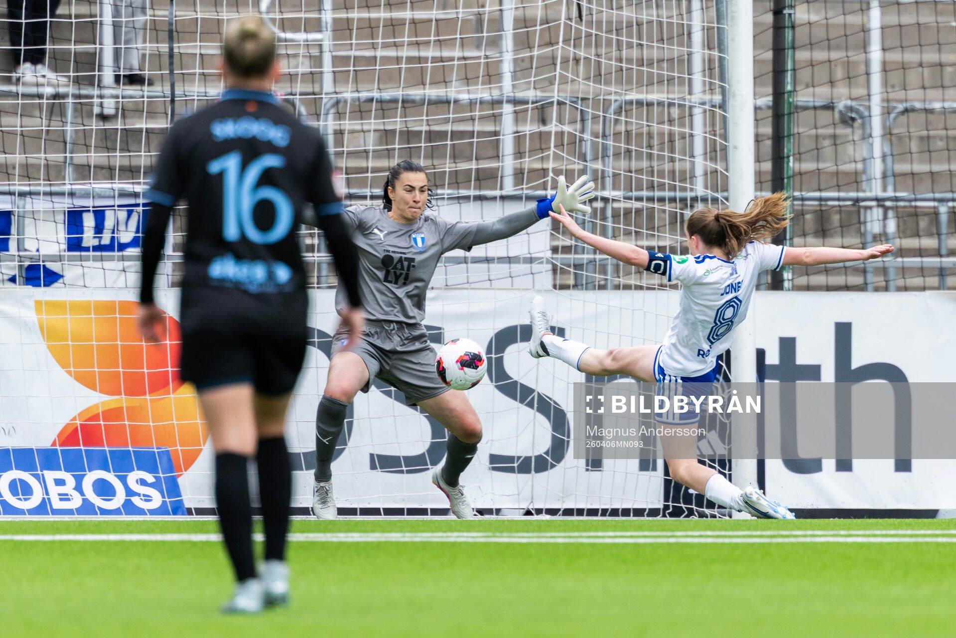 Malmö FFs målvakt Zecira Musovic och IFK Norrköpings
