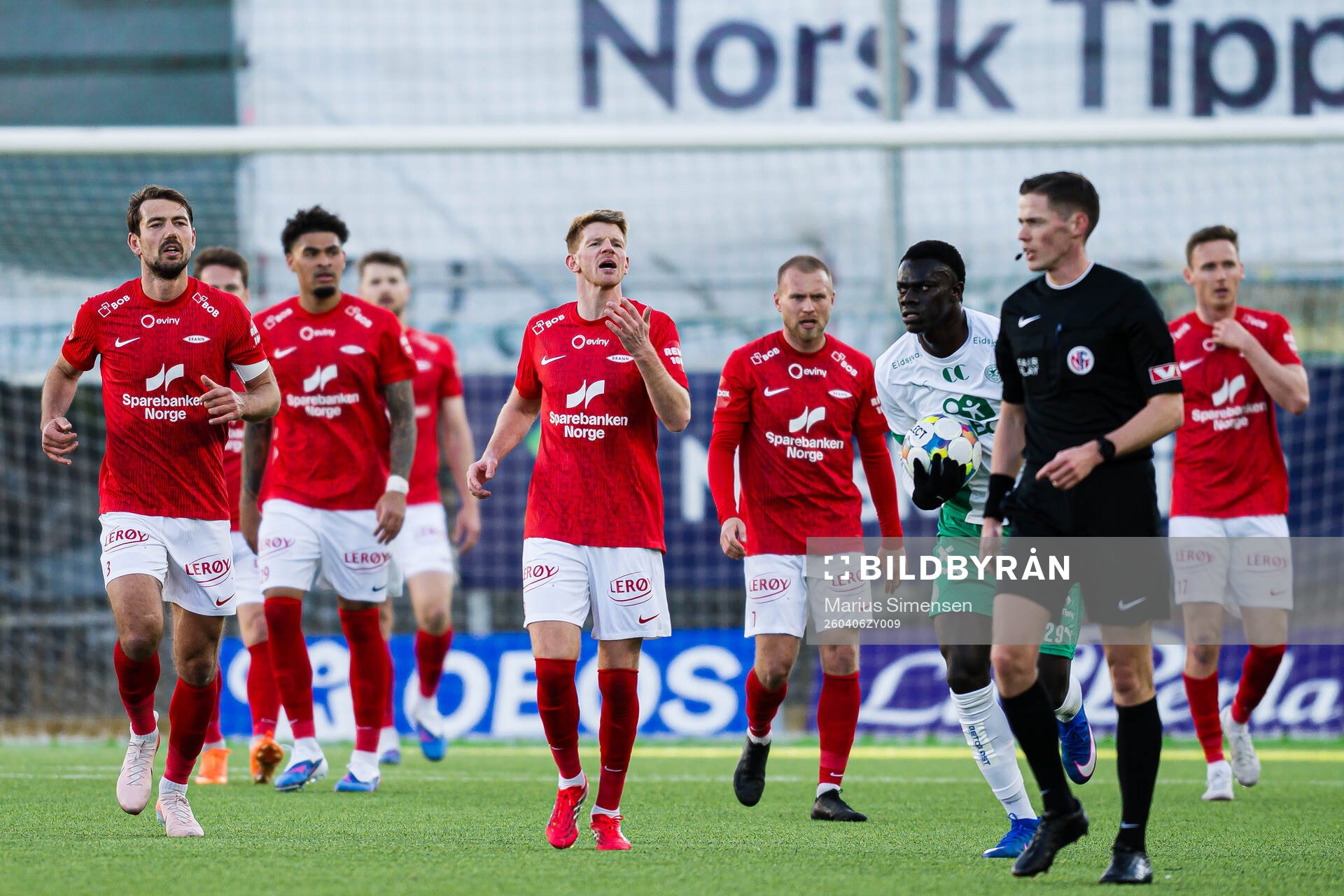 Fredrik Pallesen Knudsen and Thore Pedersen of Brann reacts