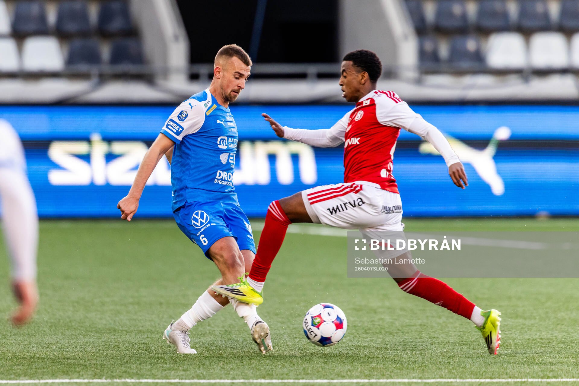 Oddevolds Jesper Merbom Adolfsson och Sandvikens IFs Yabets