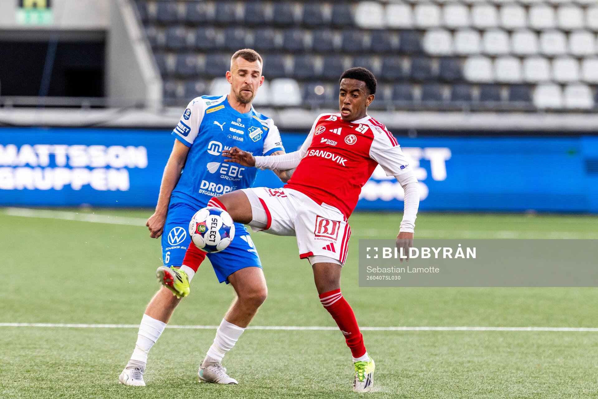 Oddevolds Jesper Merbom Adolfsson och Sandvikens IFs Yabets