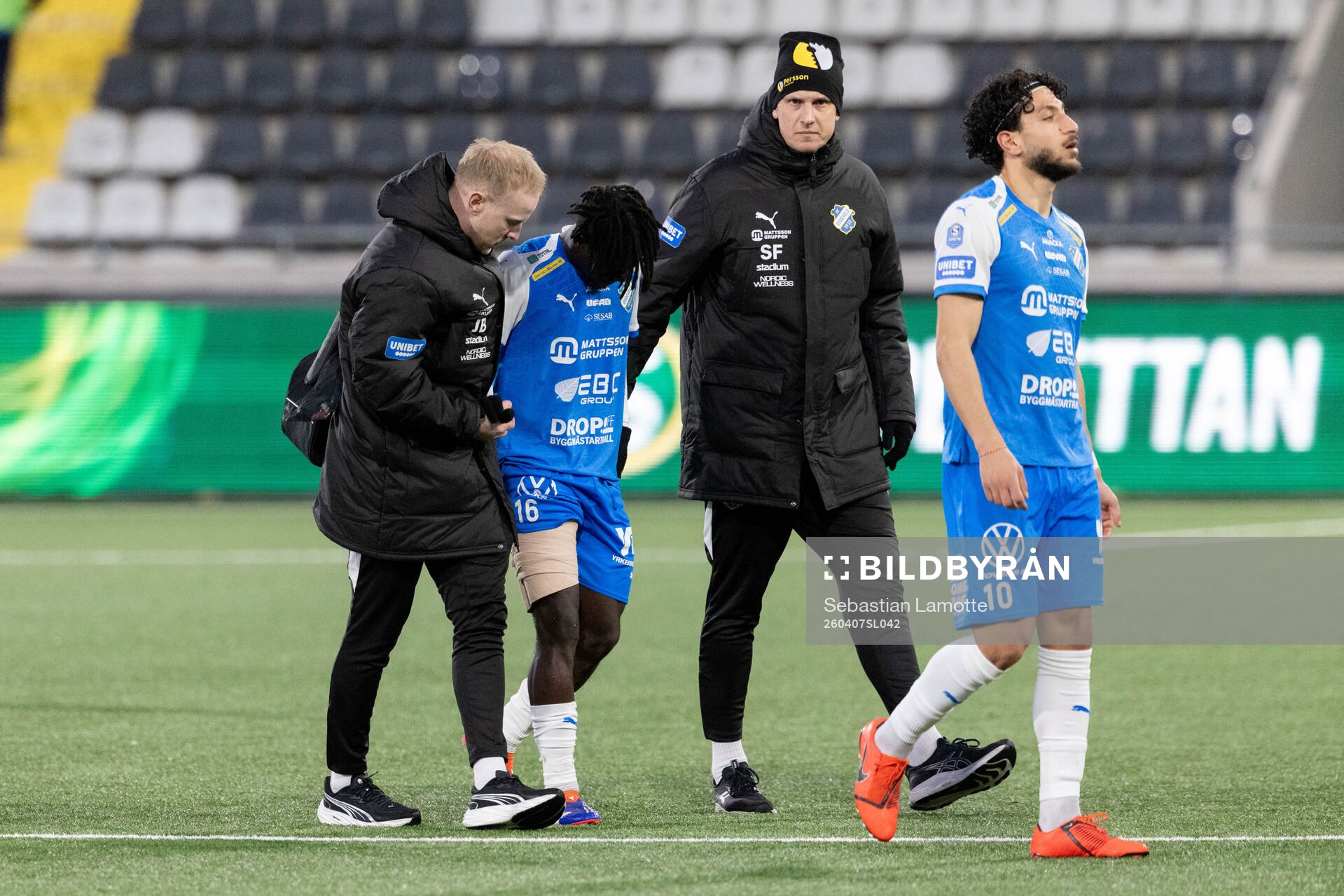 Oddevolds Awaka Franck Aurelien Djoro lämnar planen skadad