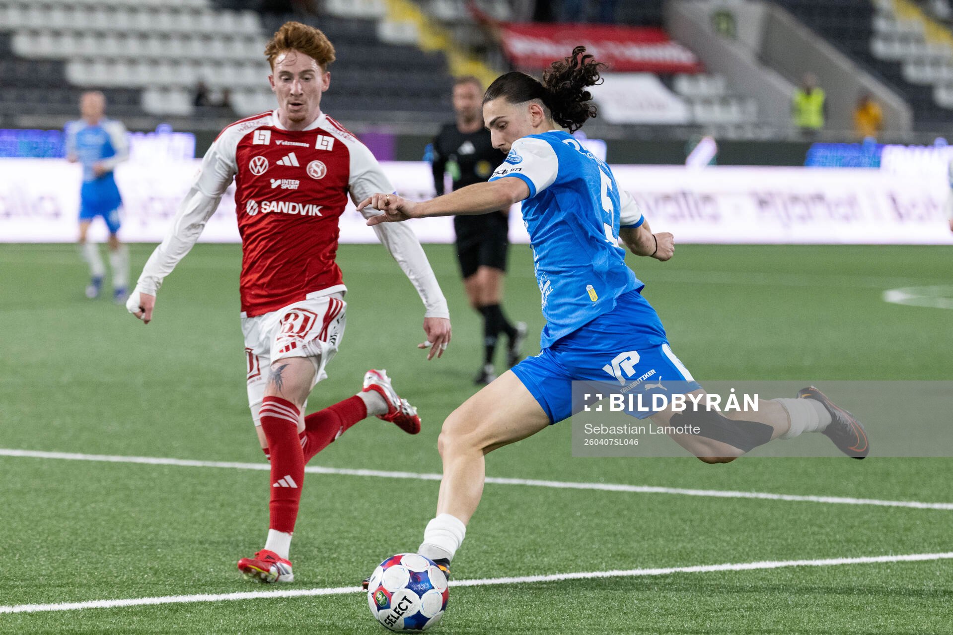 Sandvikens IFs Alan Carleton och Oddevolds Leonardo Farah
