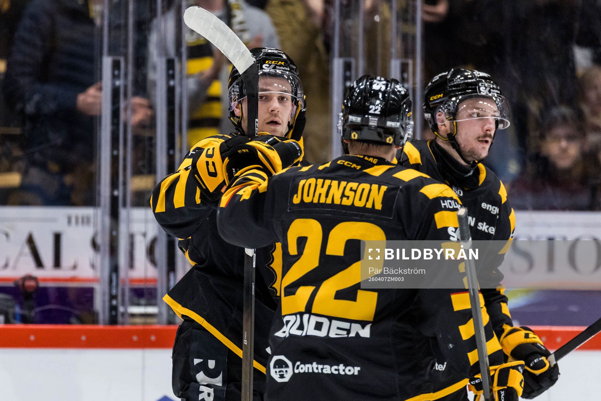 Skellefteås Pontus Johansson jublar med Jonathan Johnson