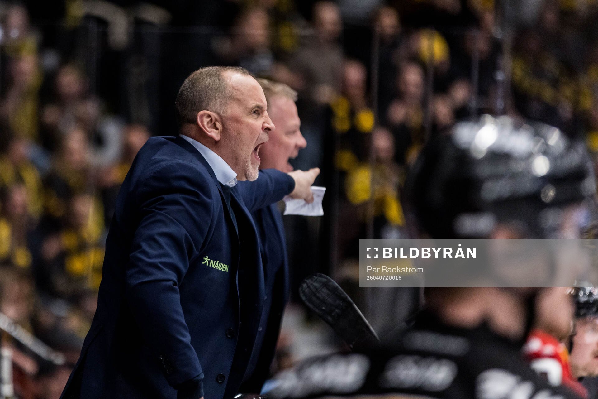 Luleås tränare Thomas Berglund reagerar