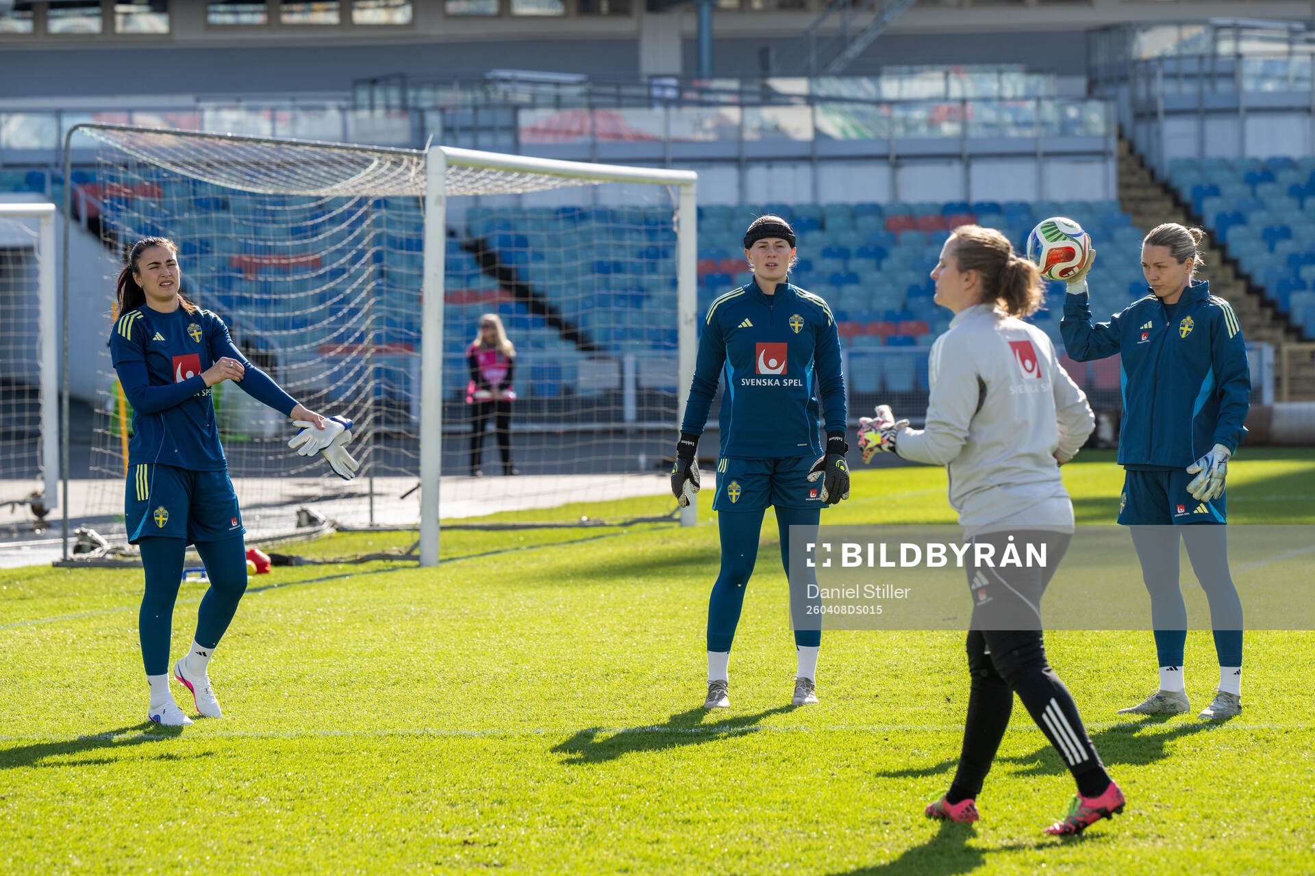 Goalkeepers Zecira Musovic, Tove Enblom and Jennifer Falk