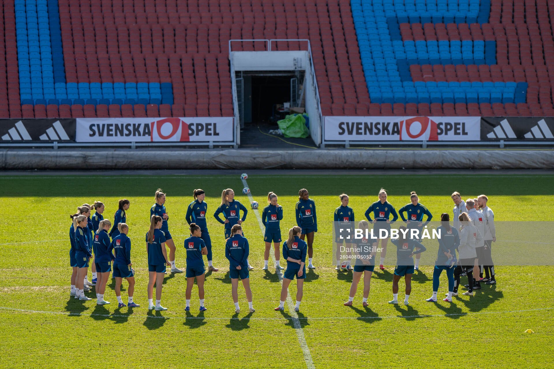 The team of Sweden gathers at a training session