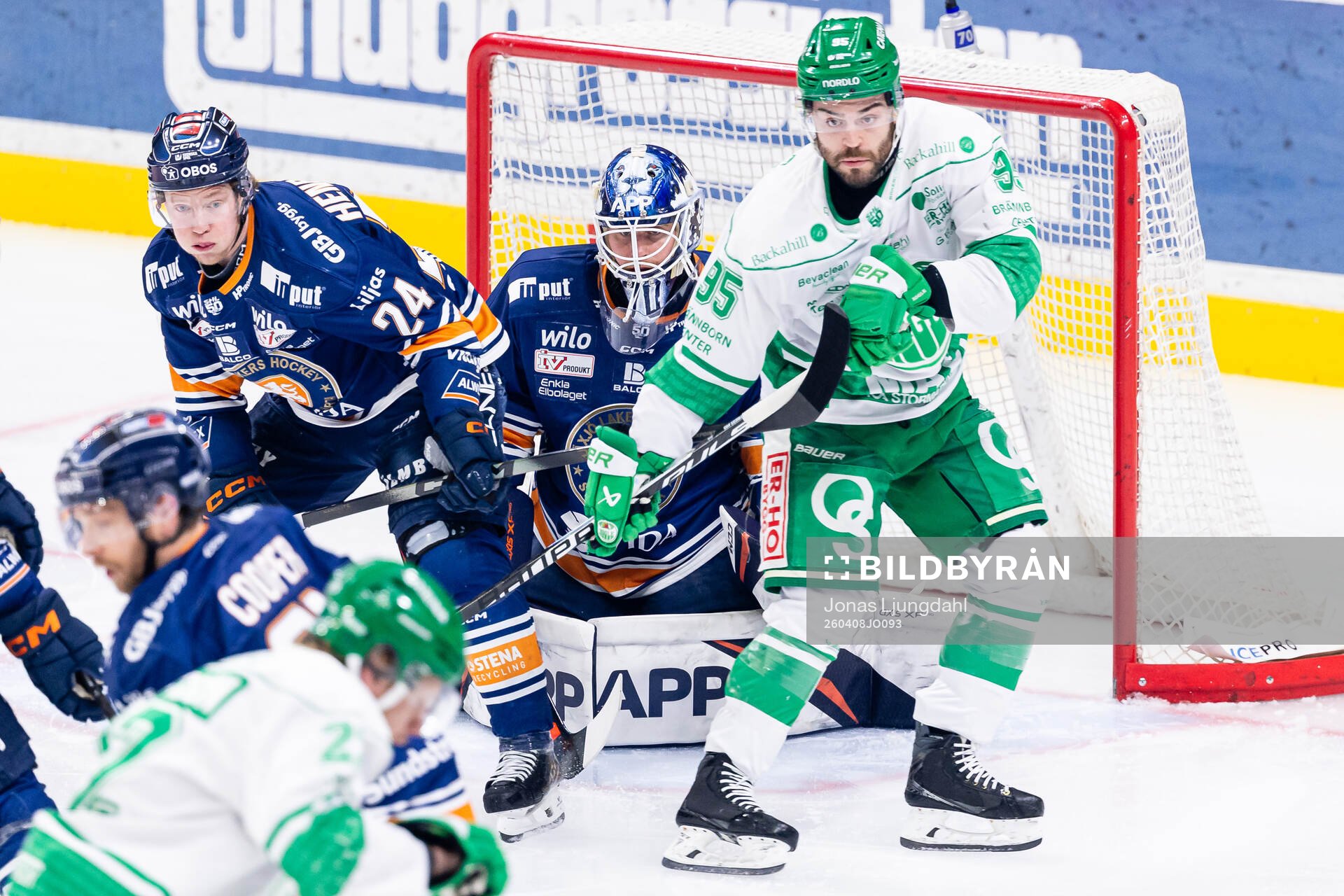 Växjös Karl Henriksson, målvakt Adam Åhman och Rögles