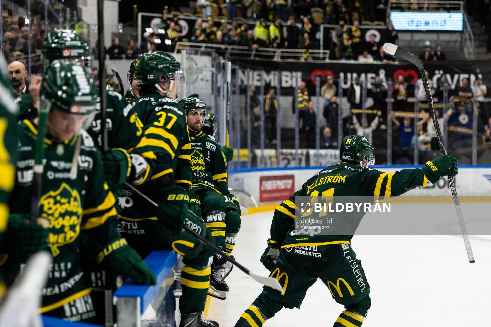 Björklövens Oscar Tellström  jublar