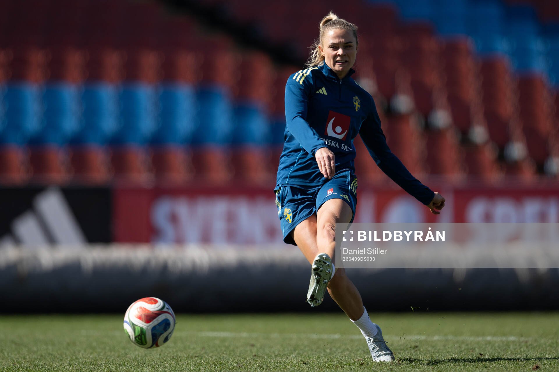 Fridolina Rolfö at a training session with the women's