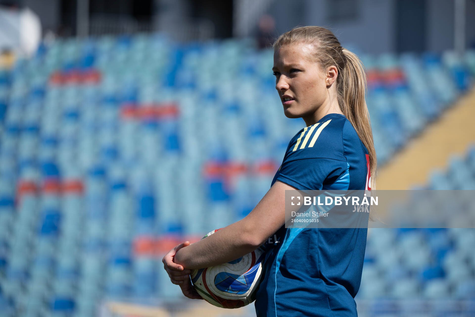 Smilla Holmberg at a training session with the women's