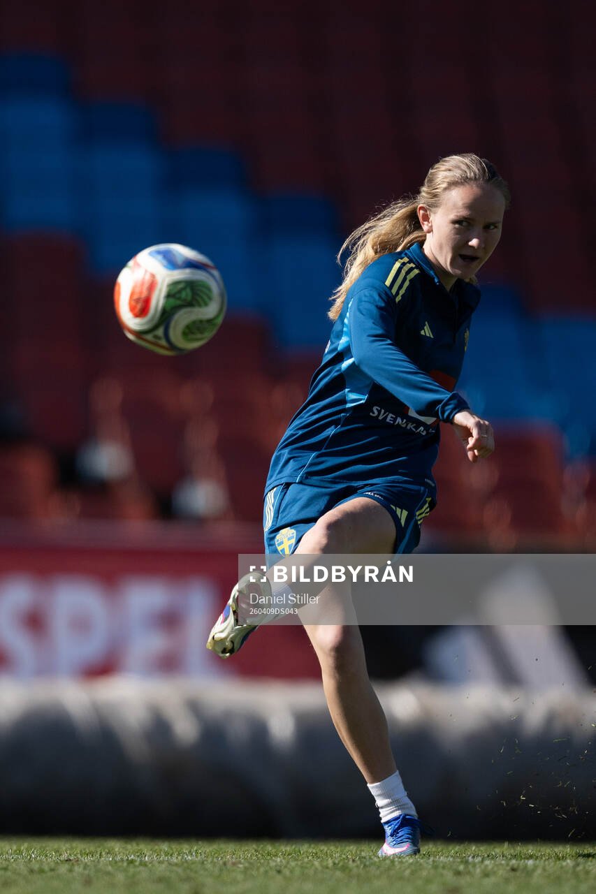 Matilda Vinberg at a training session with the women's