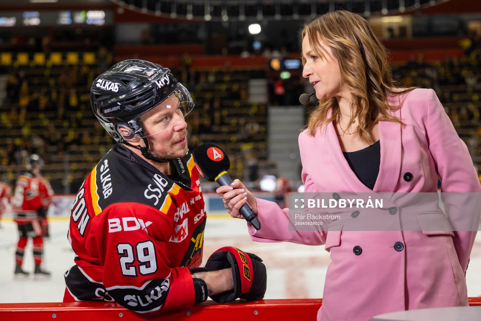 TV4s Lena Sundqvist intervjuar Luleås Erik Gustafsson