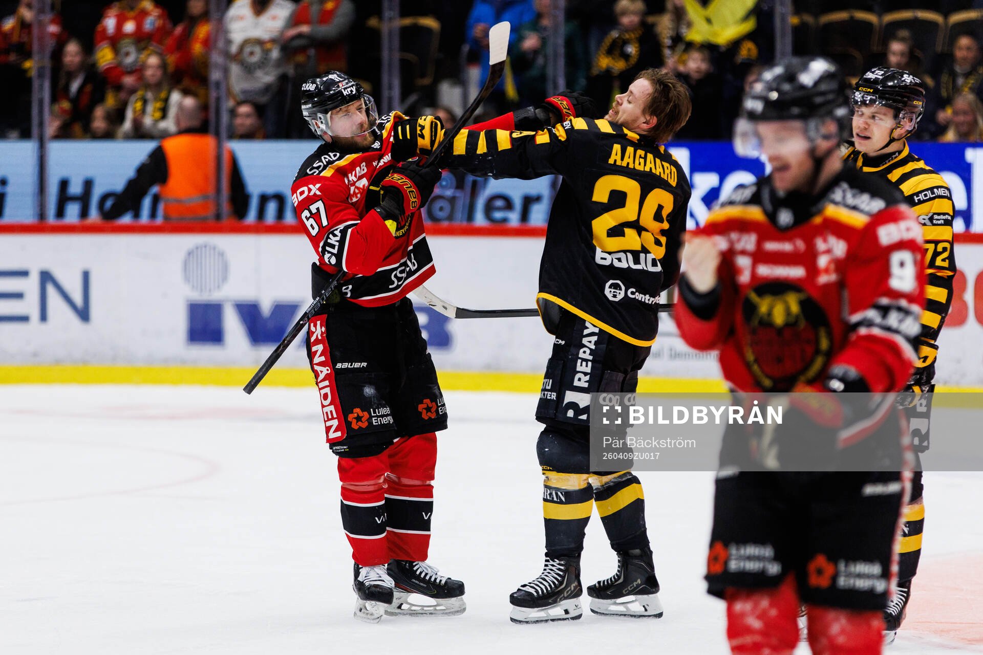 Luleås Linus Omark och Skellefteås Mikkel Aagaard i