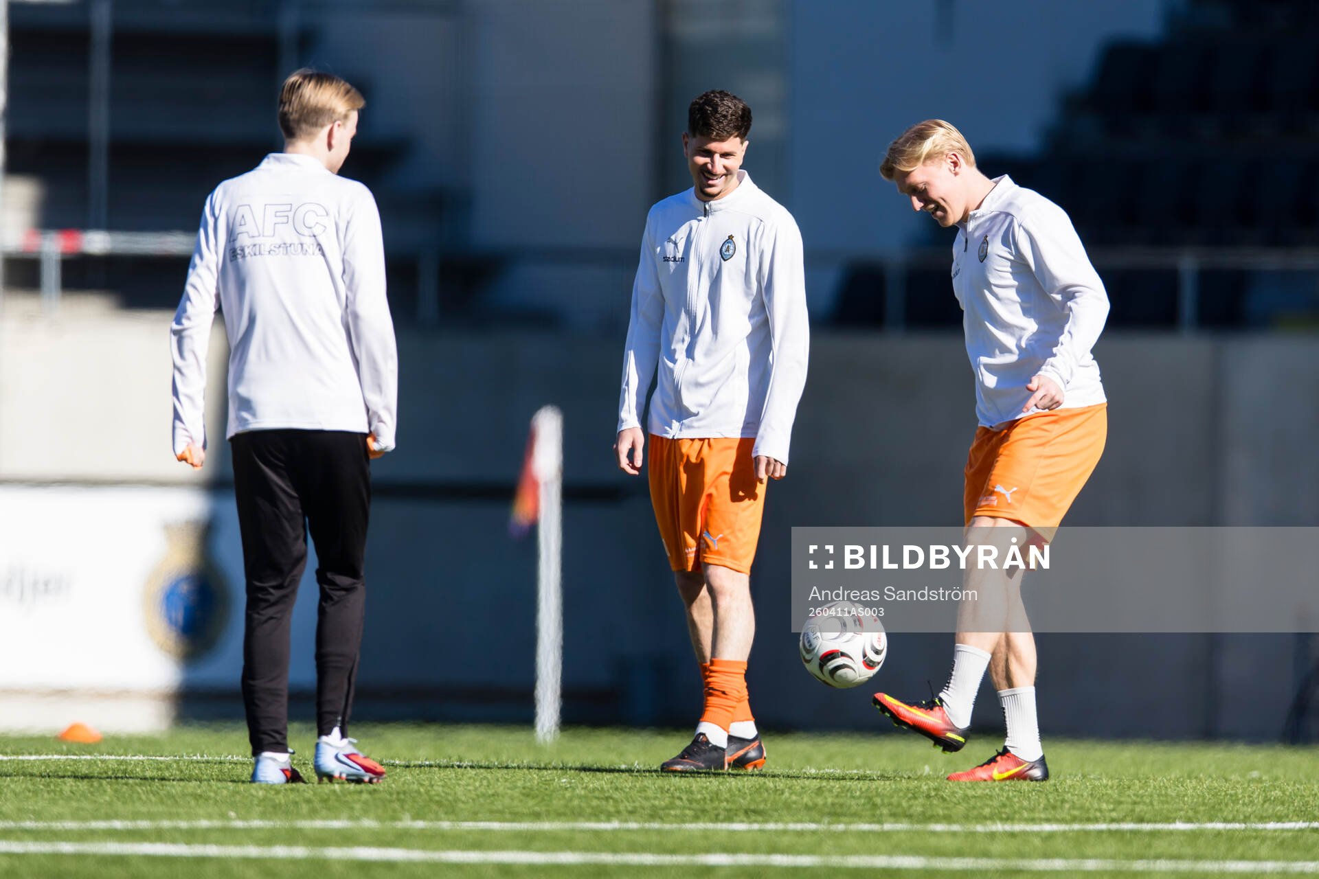 AFC Eskilstunas spelare värmer up