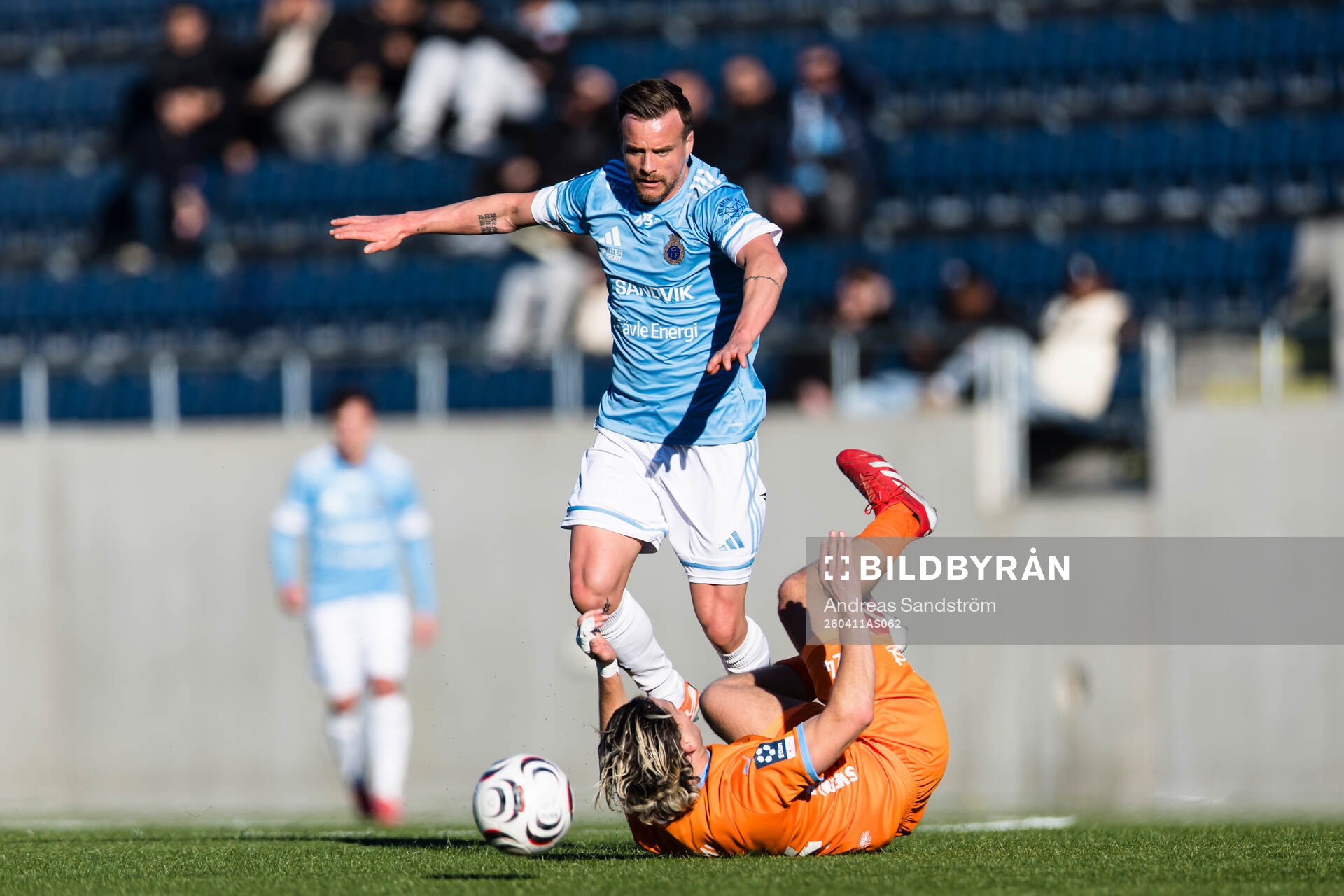 Gefles Eric Larsson och AFC Eskilstunas Dmitry Zhuravlev