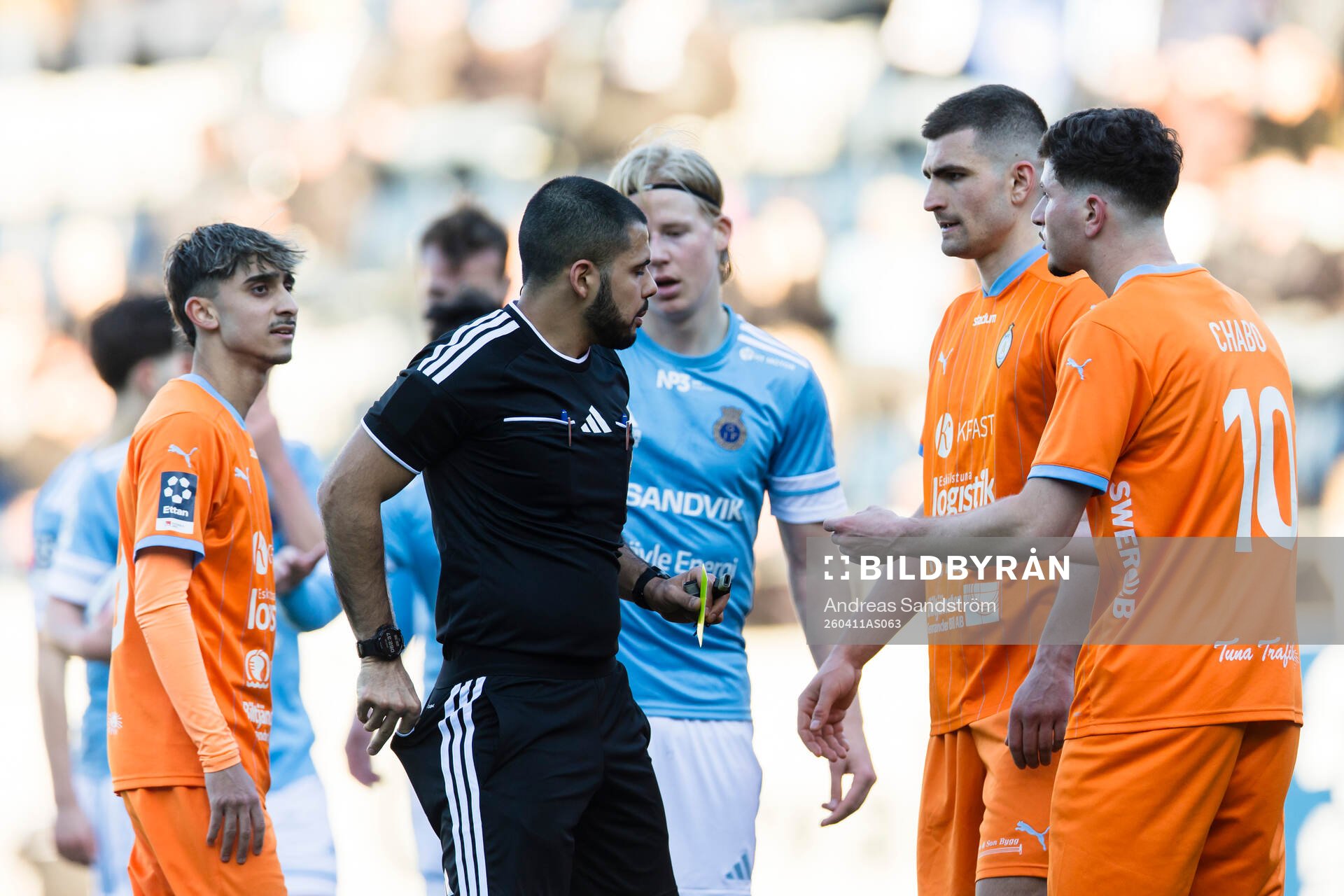 AFC Eskilstunas Emanuel Chabo för rött kort av domare