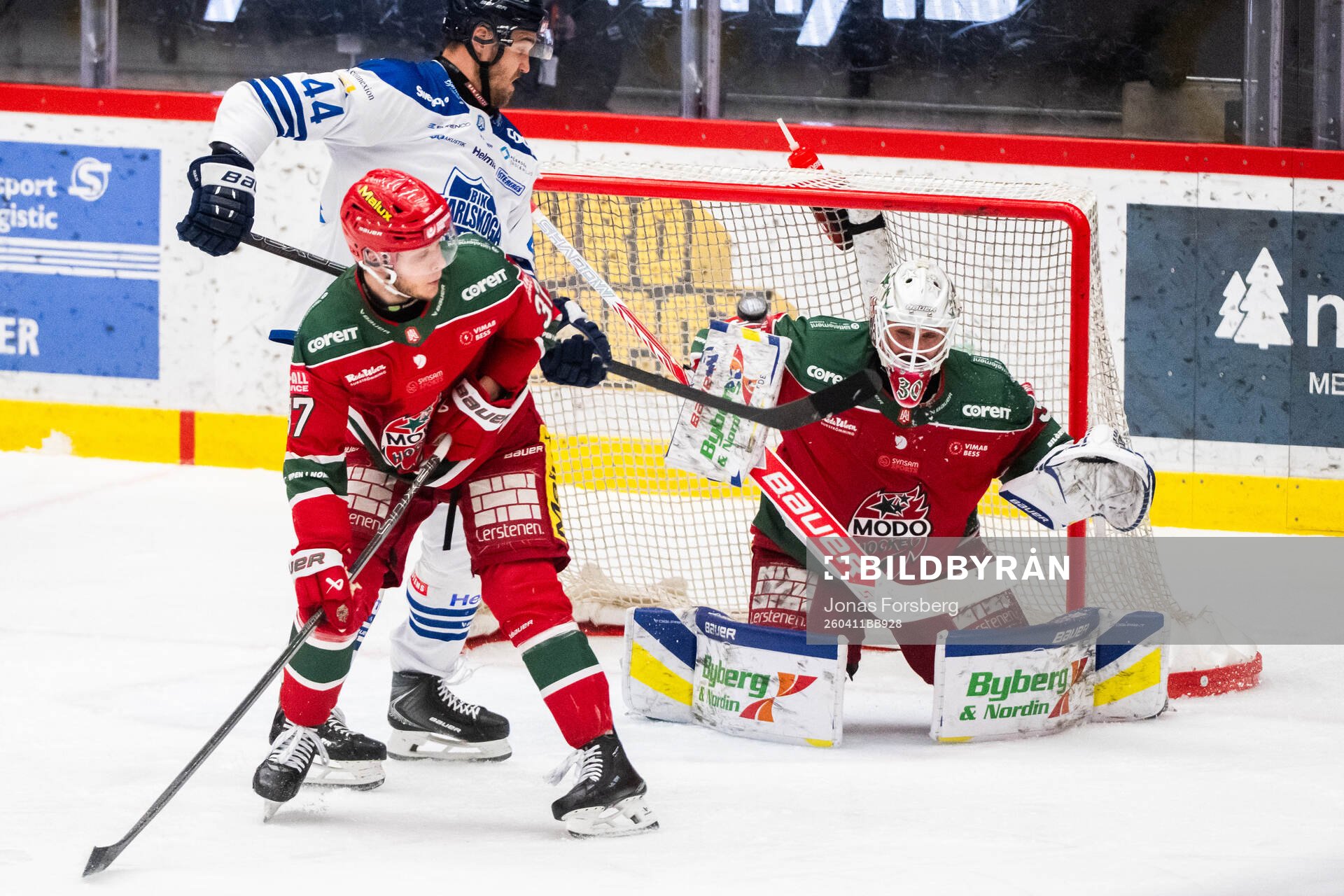 Modos målvakt Jakob Hellsten och Viktor Persson samt