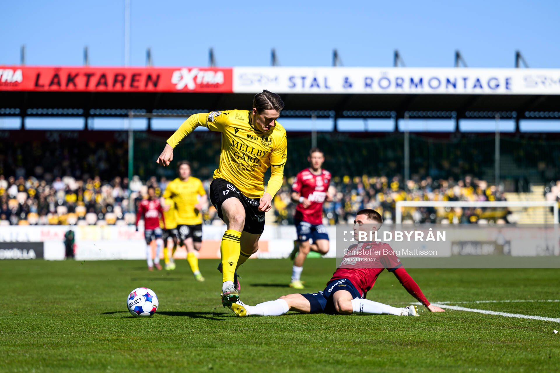 Mjällbys Elliot Stroud och Örgrytes Benjamin Laturnus