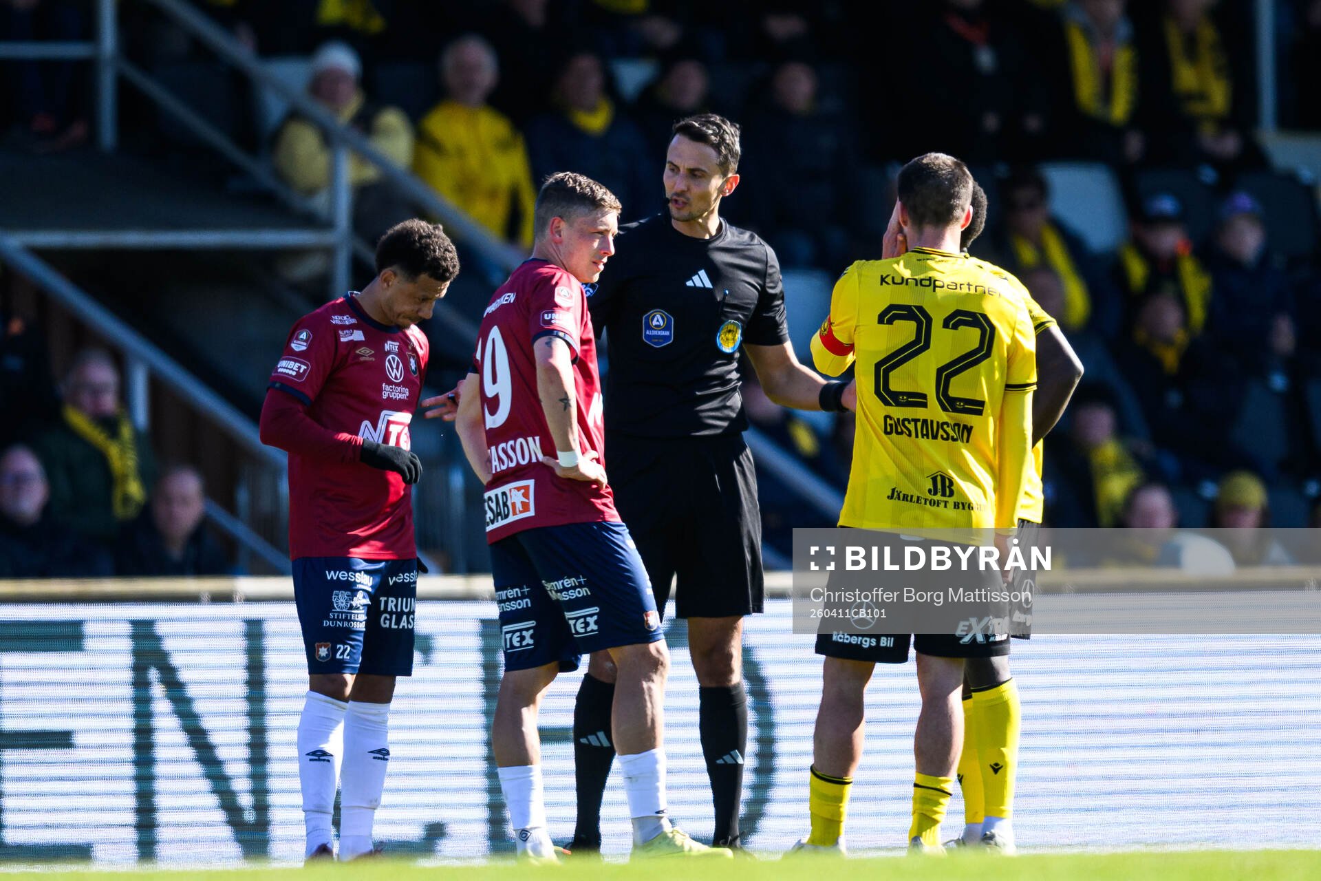 Örgrytes Tobias Sana och Anton Andreasson och Domare Adi