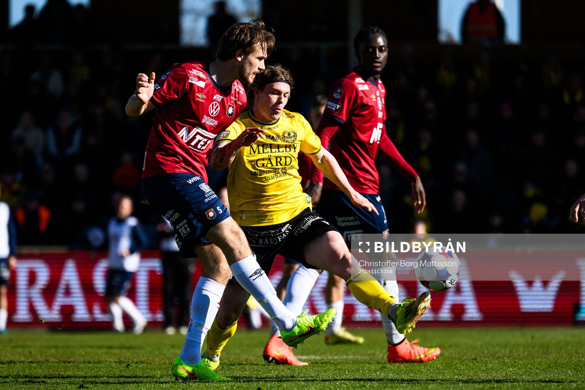 Örgrytes Christoffer Styffe och Mjällbys Max Nielsen