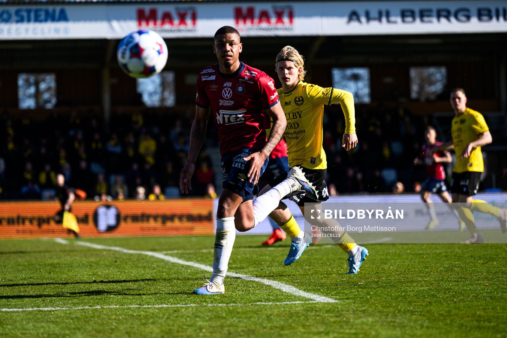 Örgrytes Mikael Dyrestam och Mjällbys Bork Bang Kittilsen
