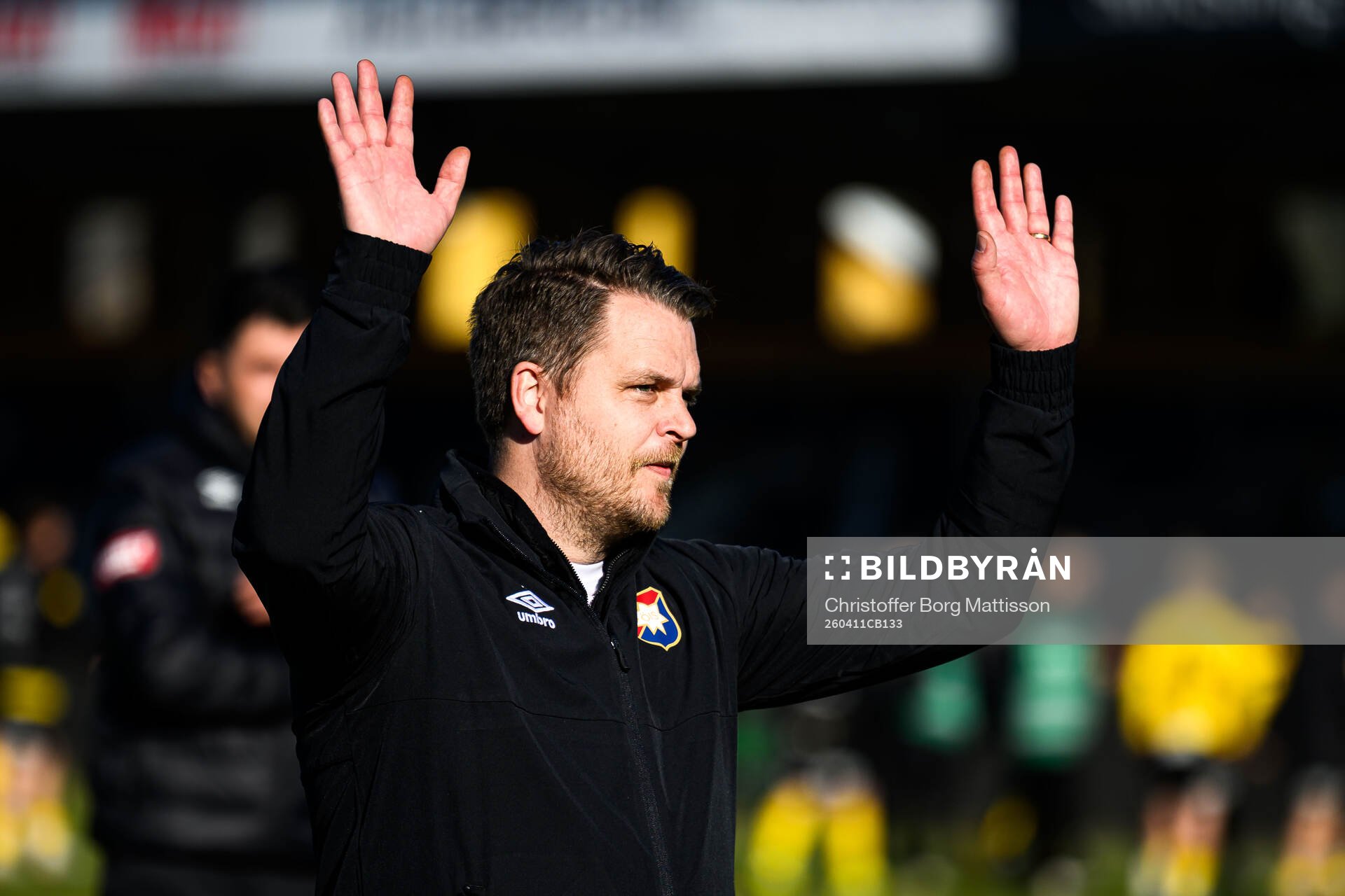 Örgrytes tränare Andreas Holmberg jublar