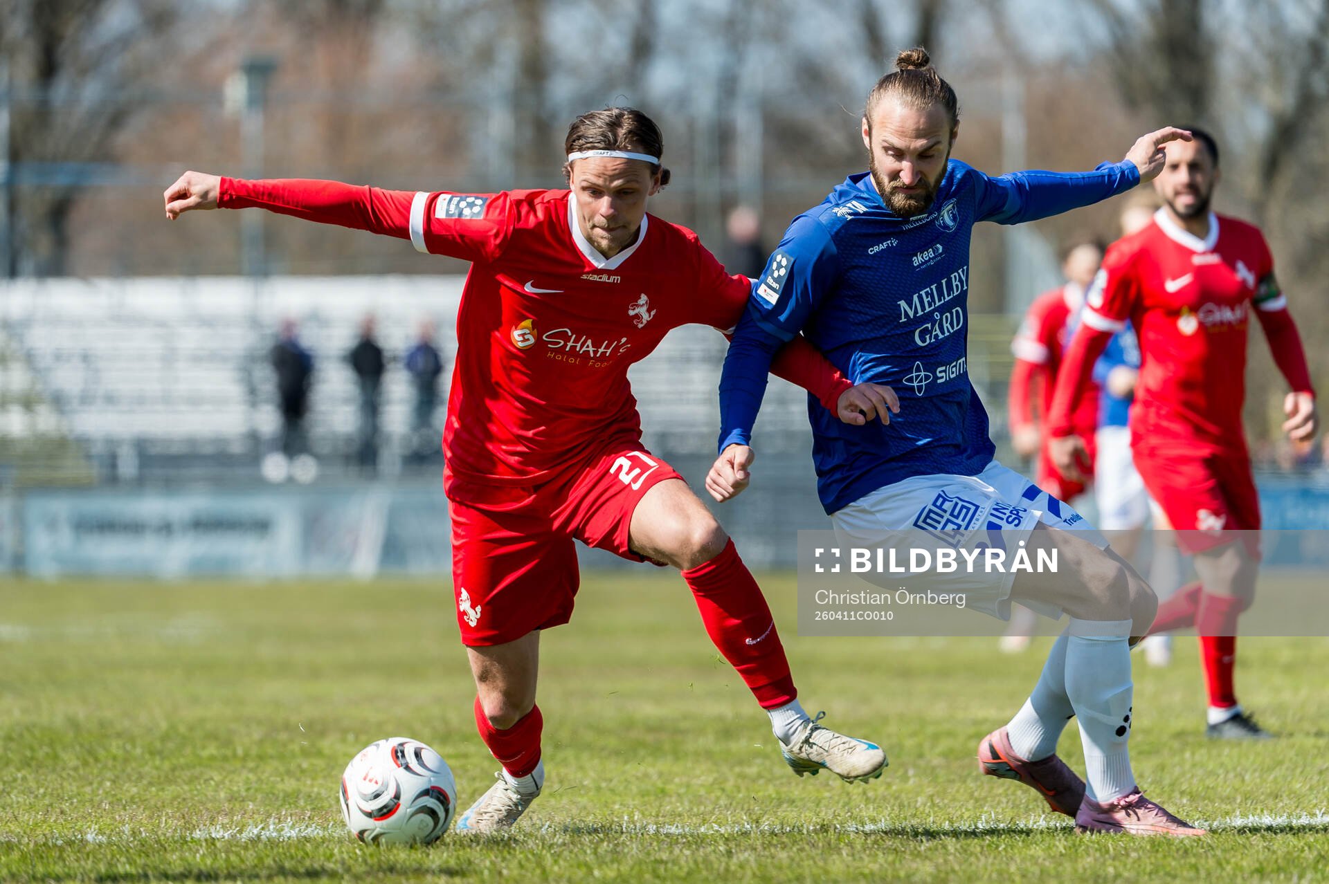 Ariana FCs Fredrik Martinsson och Trelleborgs Oskar