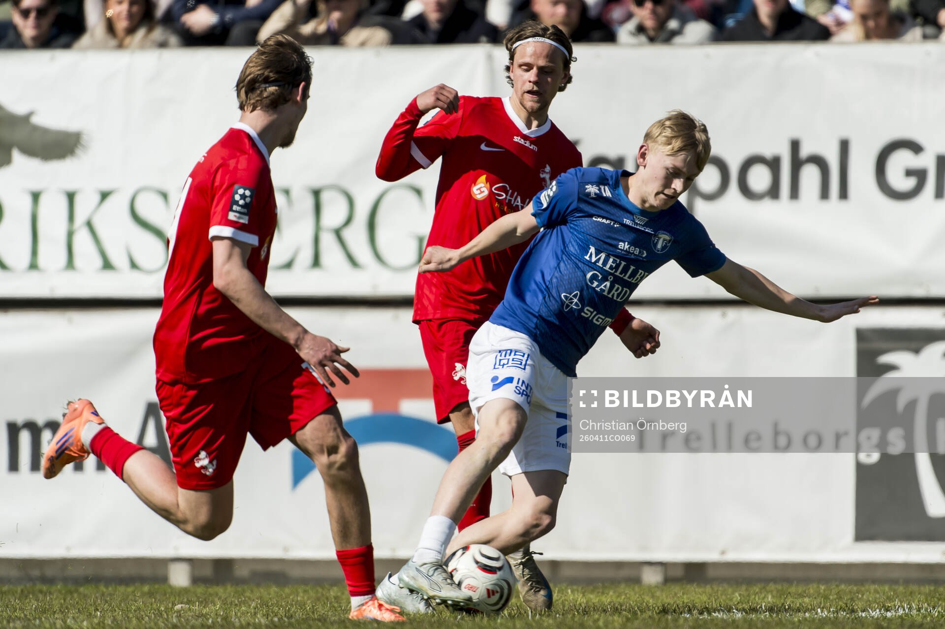 Trelleborgs Viggo Karlsson och Ariana FCs Fredrik Martinsson