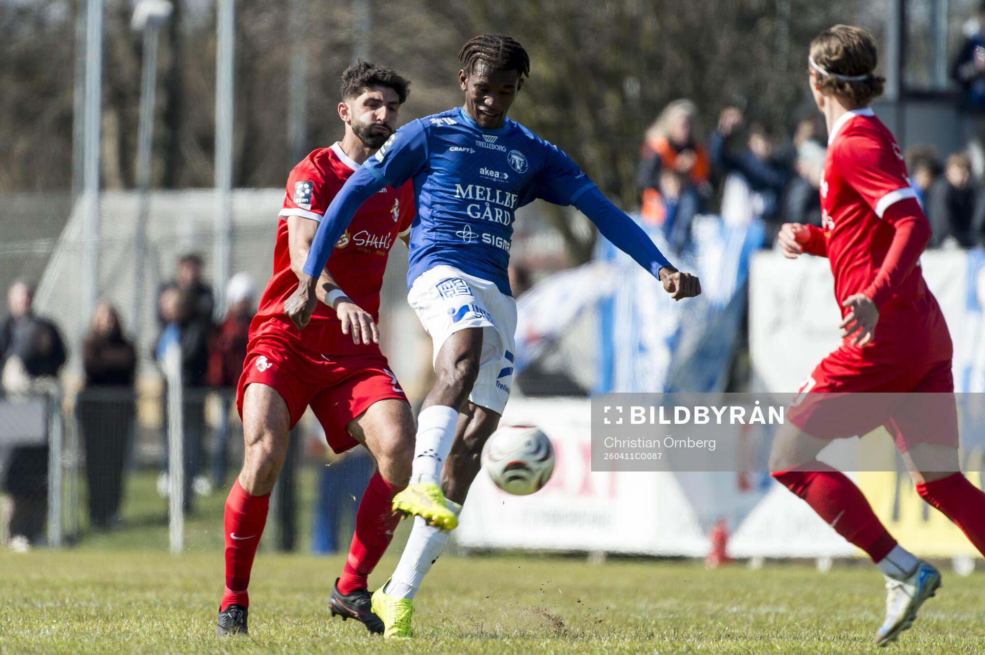Trelleborgs Prince Balde och Ariana FCs Cihan Sener