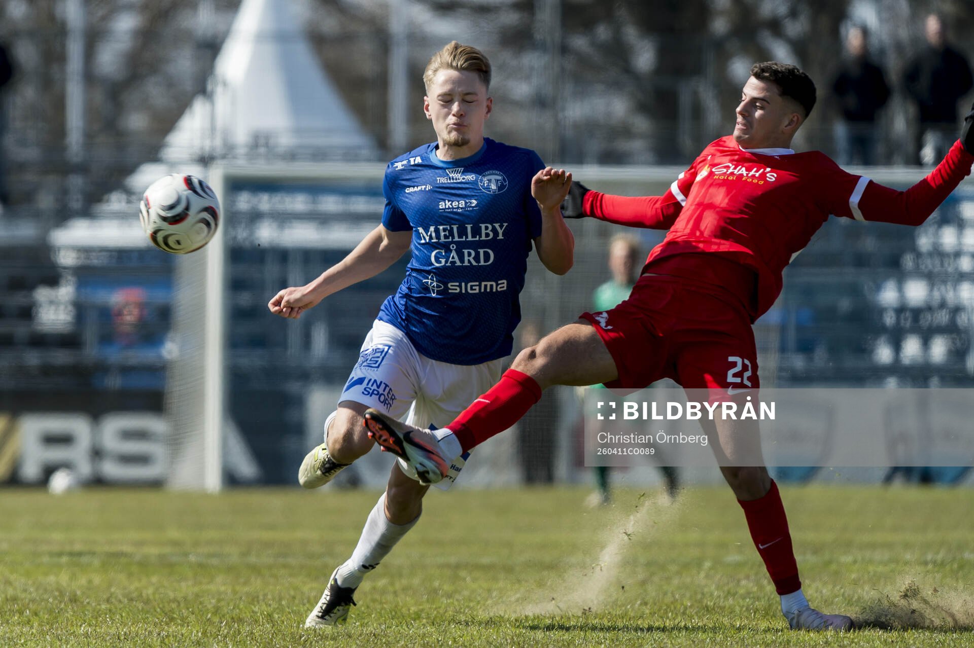 Trelleborgs Oskar Ruuska mot Ariana FCs Eren Alievski