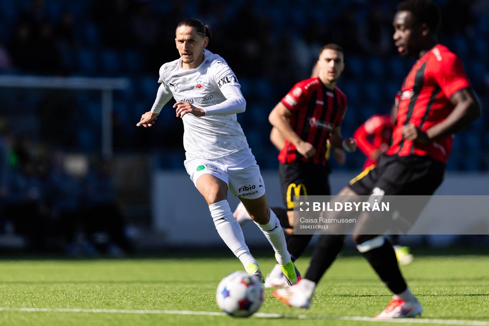 Helsingborgs Ervin Gigovic och Nordic United FCs Emmanuel