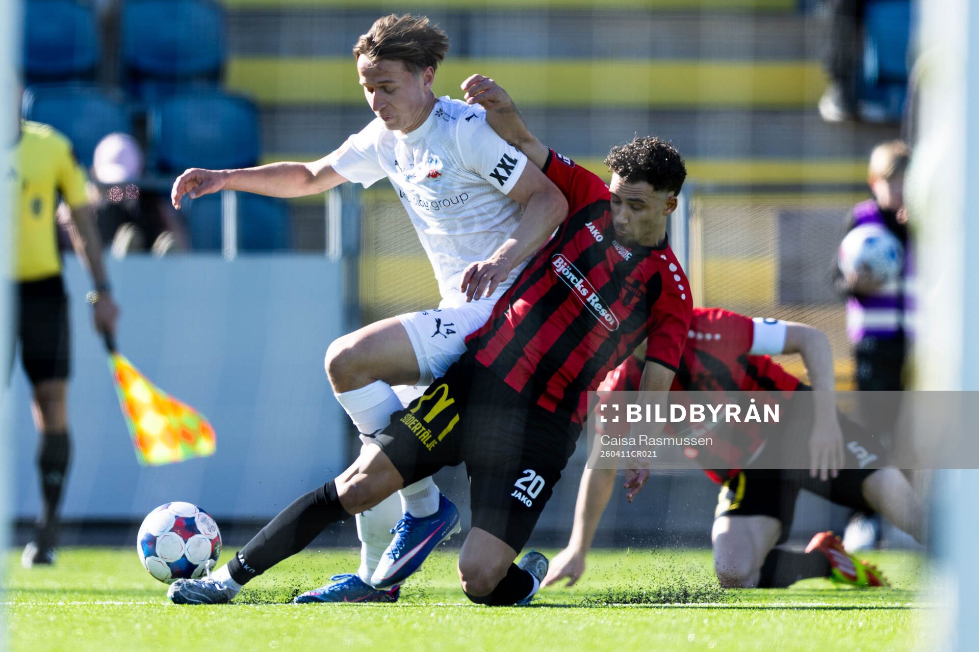 Helsingborgs Lukas Kjellnäs och Nordic United FCs Aziz