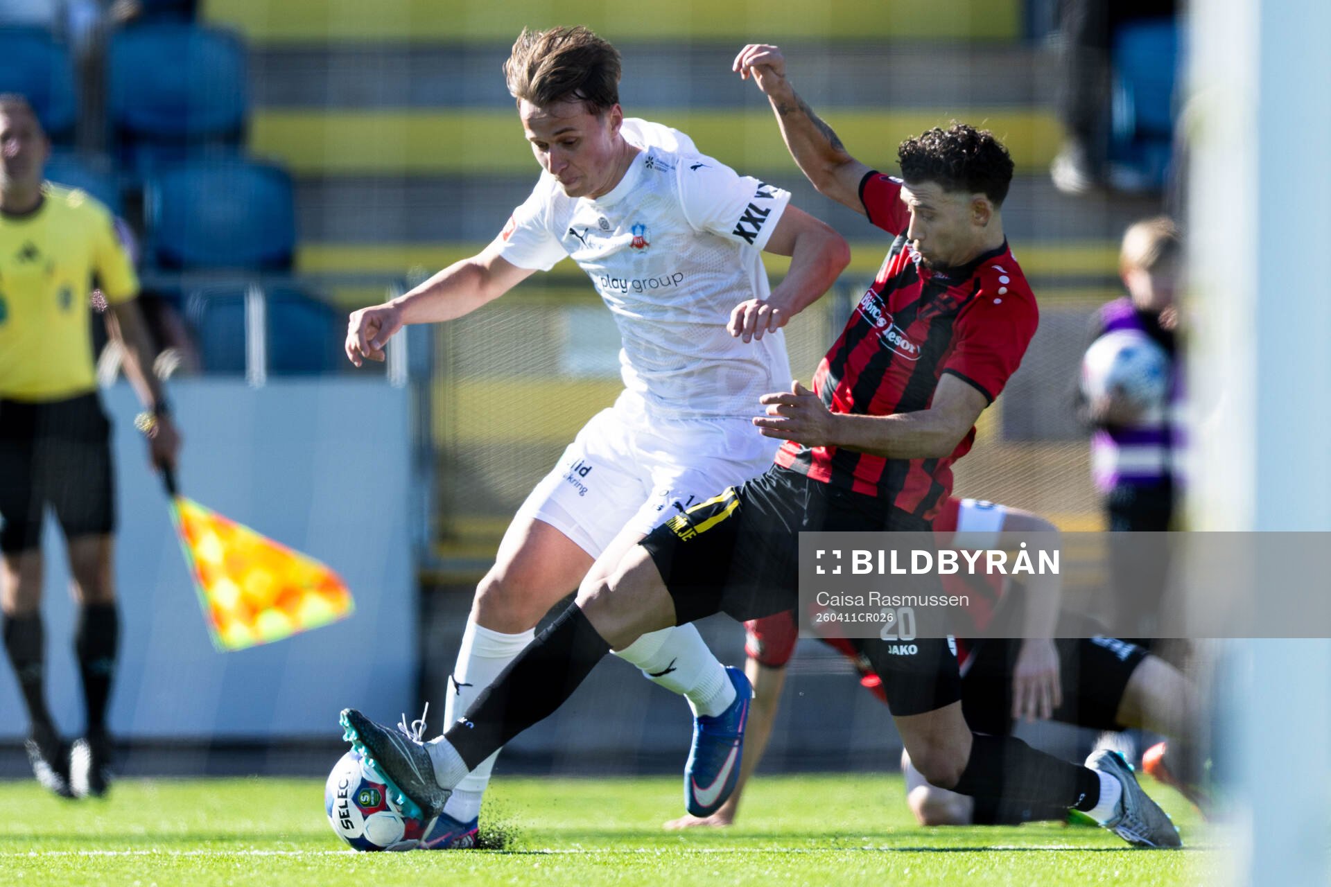 Helsingborgs Lukas Kjellnäs och Nordic United FCs Aziz