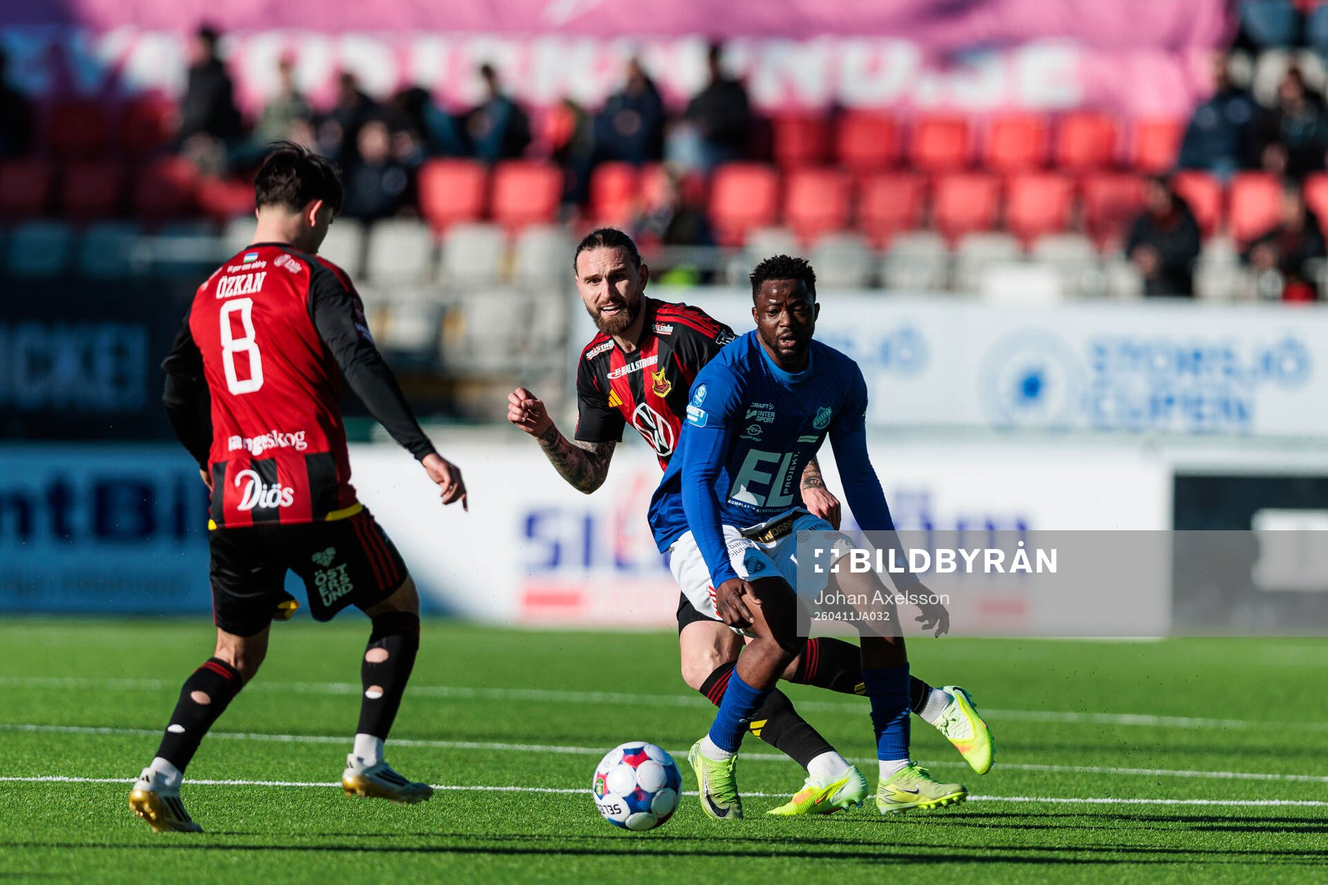 Östersunds Ali Suljic och Norrbys Azeez Temitope Yusuf