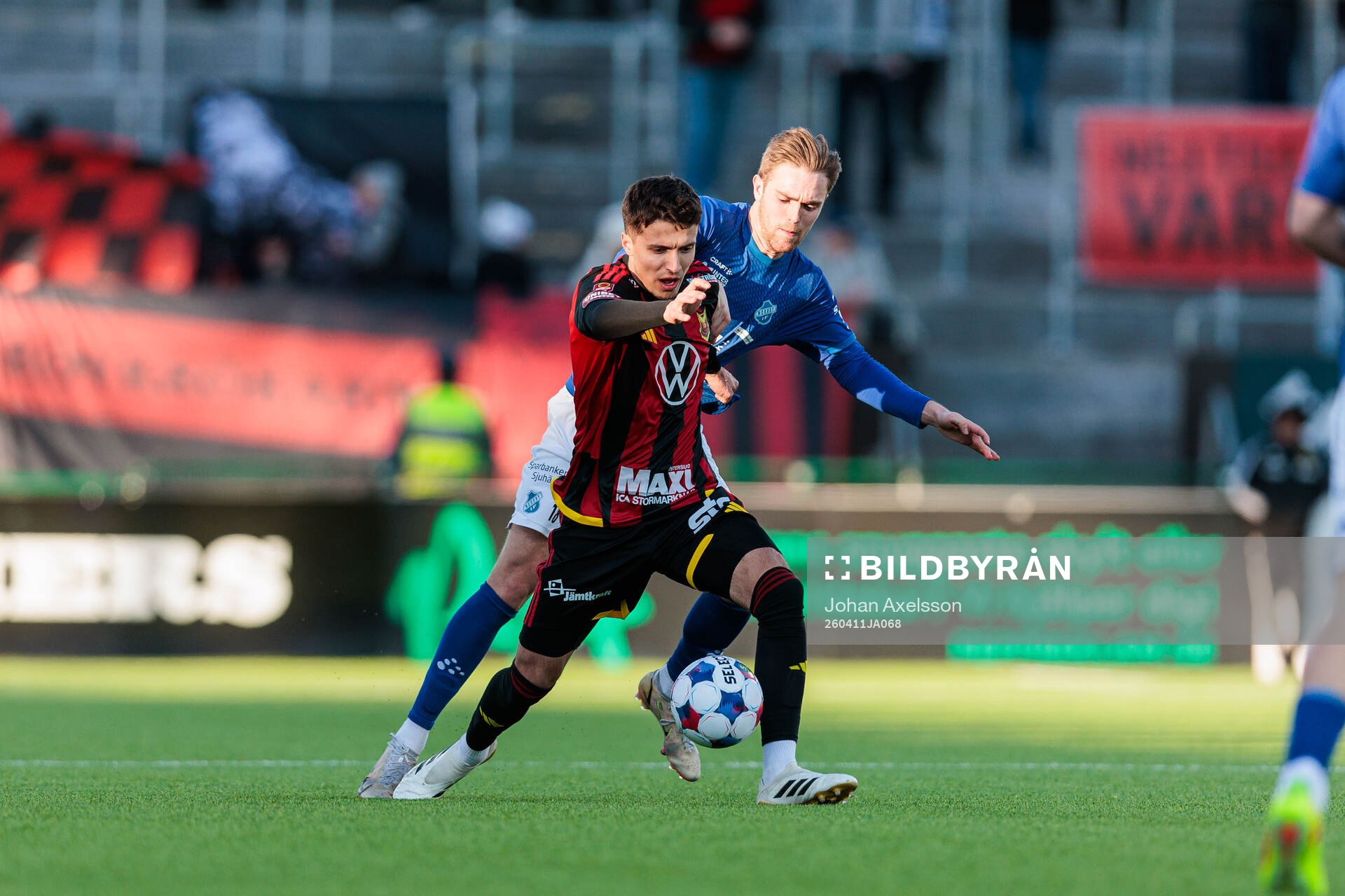 Östersunds Luka Bozickovic och Norrbys Charlie Axede