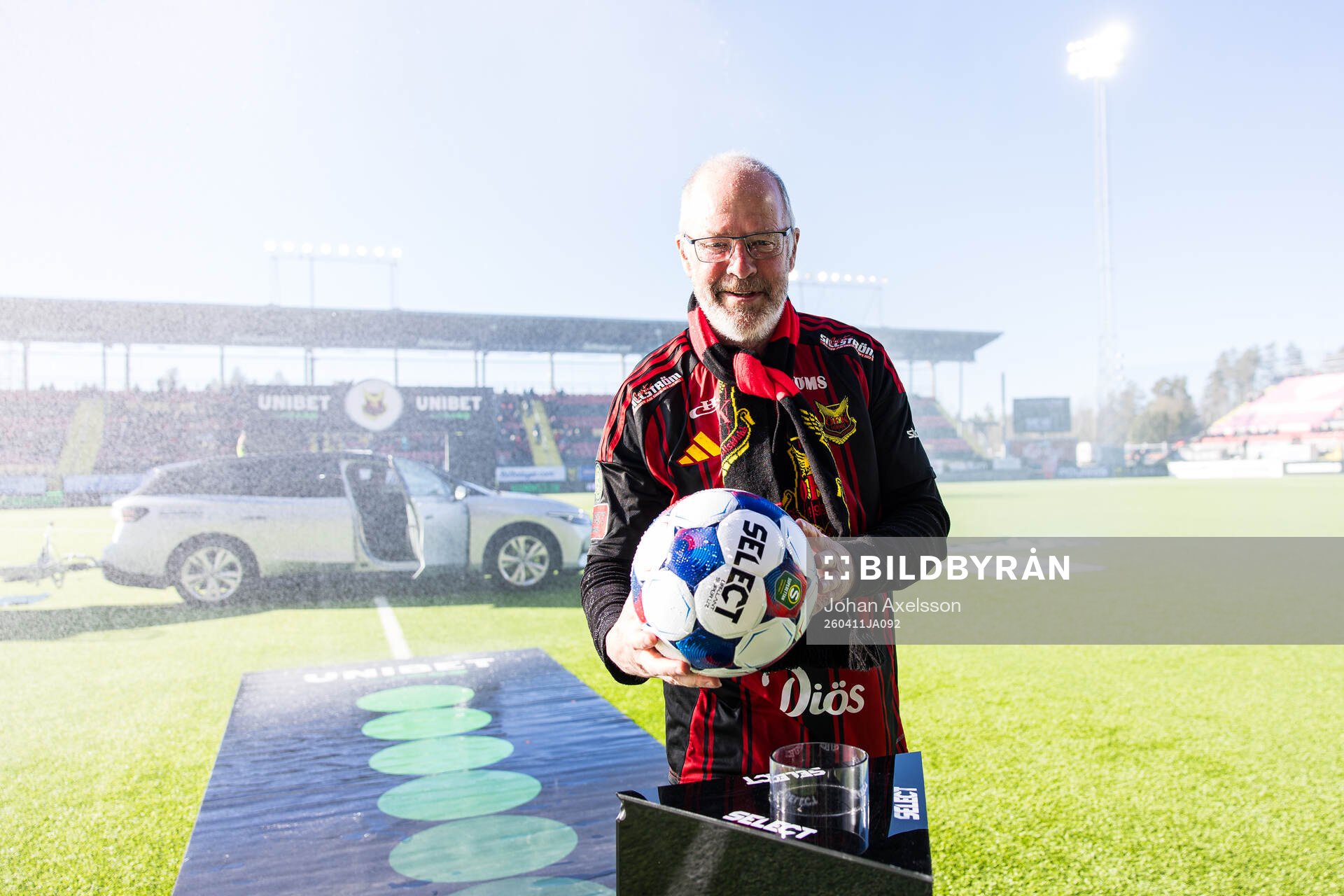 Lasse Landin lönnar matchbollen