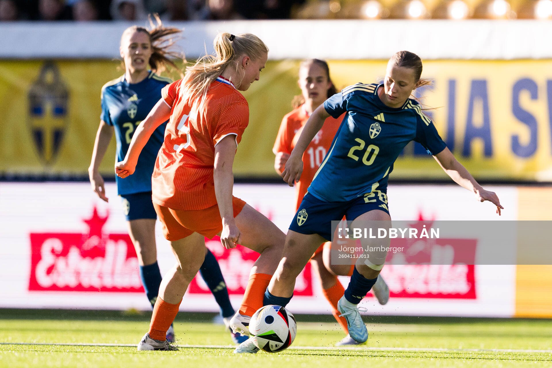 Fanny Peterson of Sweden and Juul Oudenampsen of the
