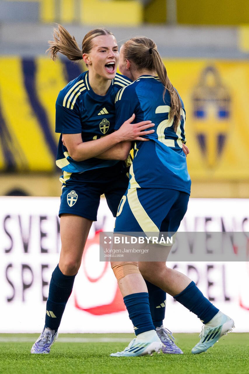 Agnes Ekberg and Fanny Peterson of Sweden celebrate