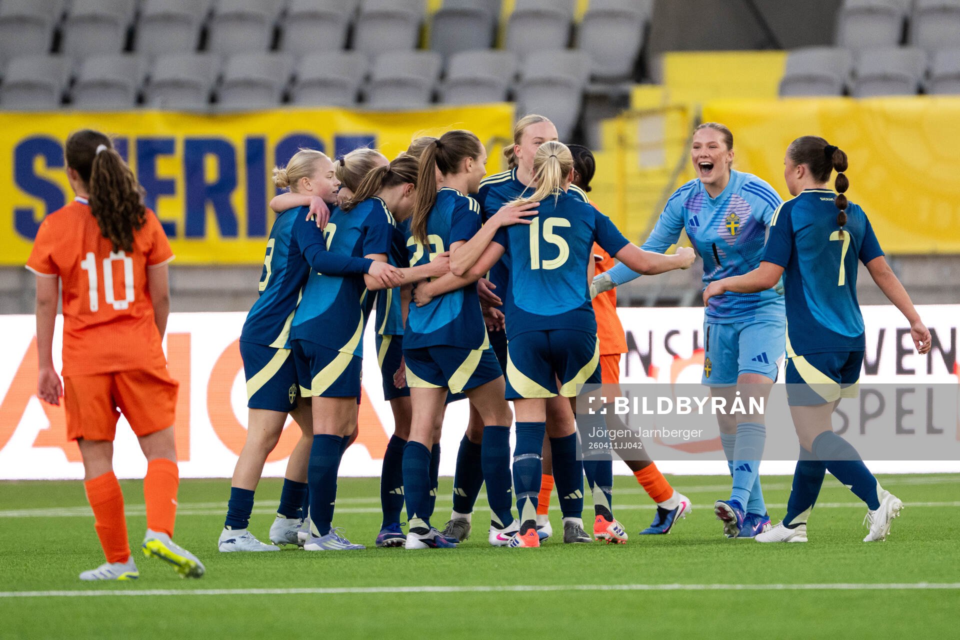 Players of Sweden celebrates