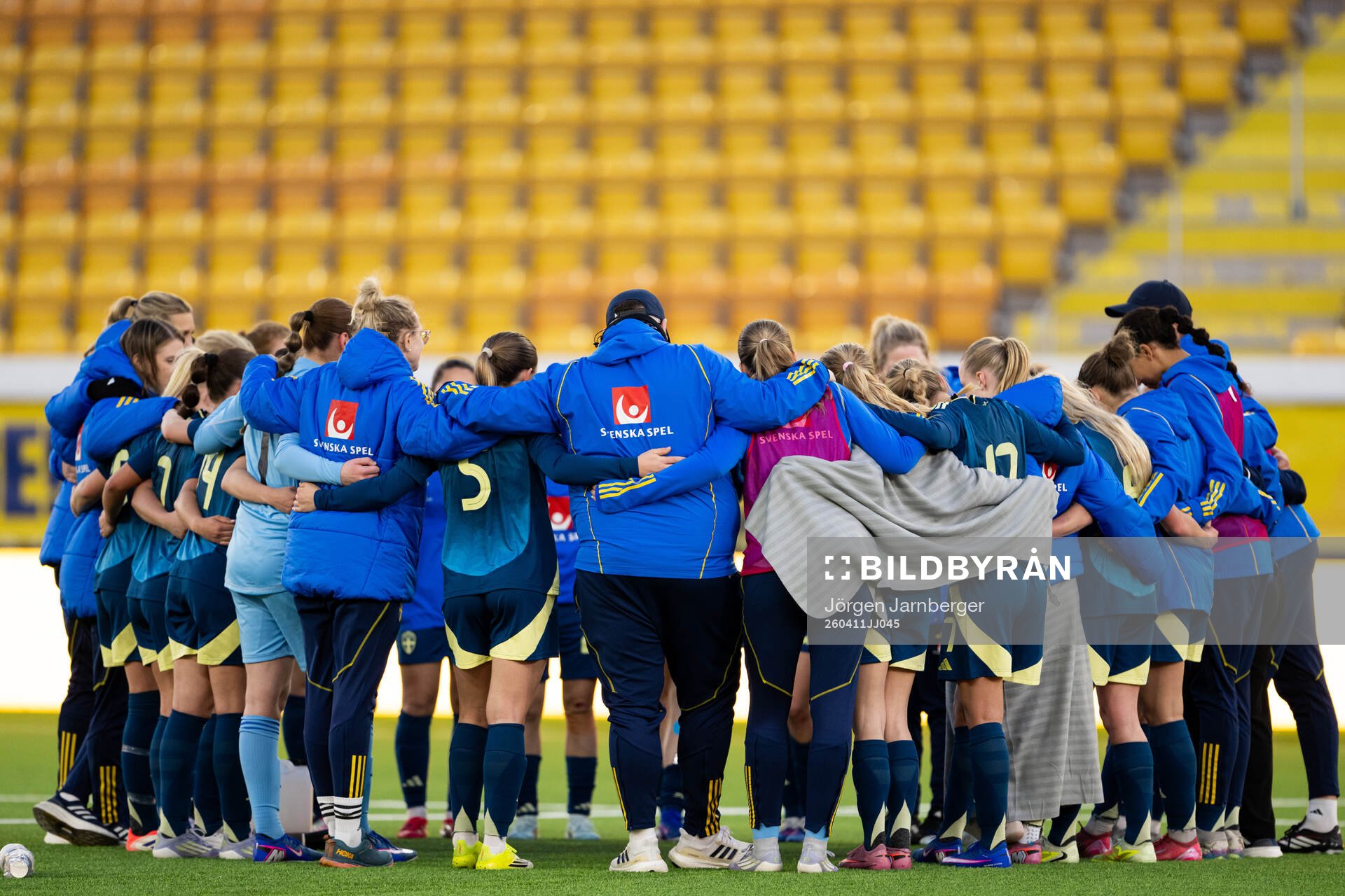 Players of Sweden celebrates