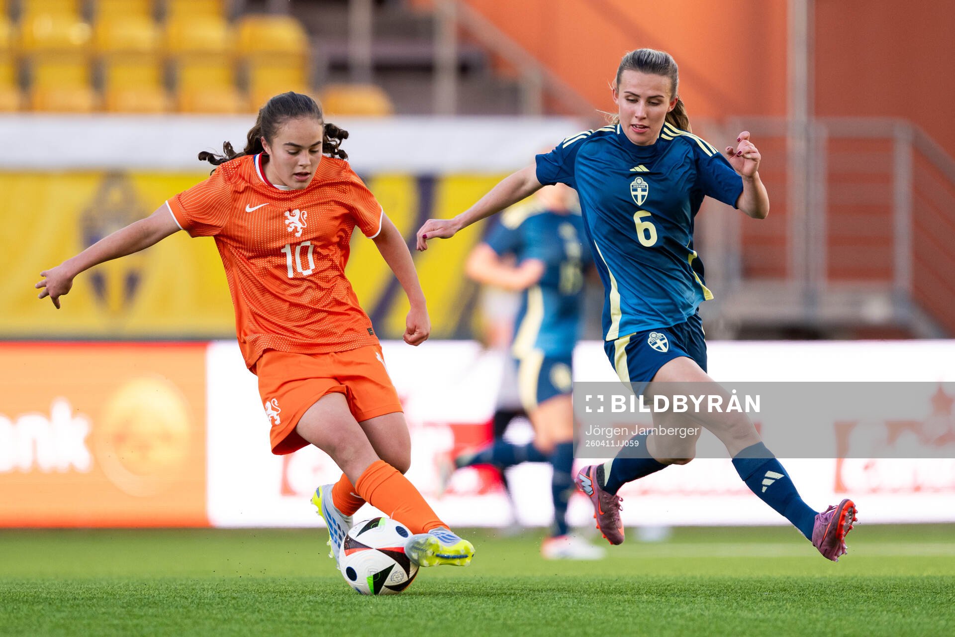 Elisa Van Dijk of Netherlands and Nathalie Staaf <6<during
