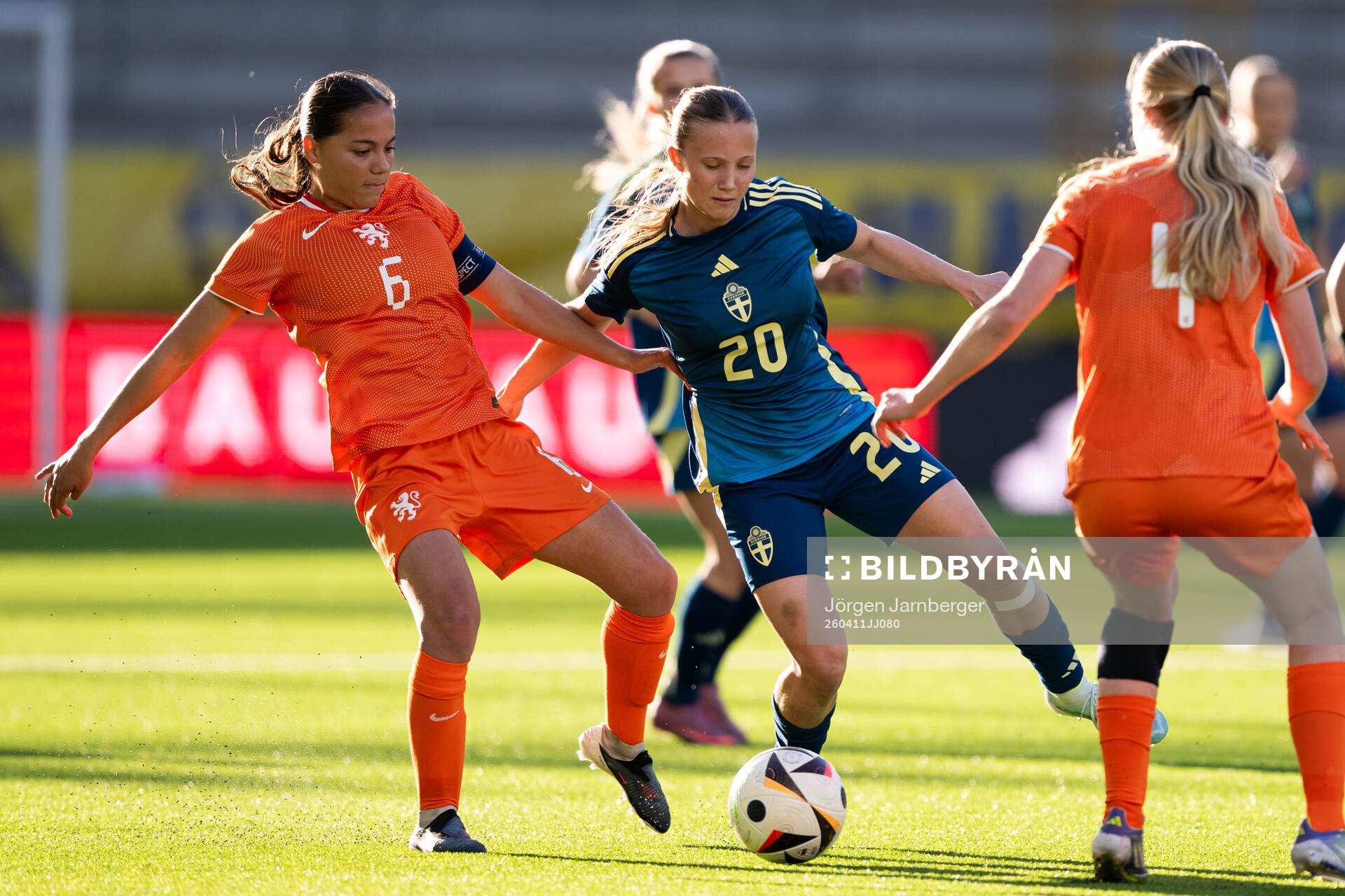 Rosalie Renfurm of Netherlands and Fanny Peterson of Sweden
