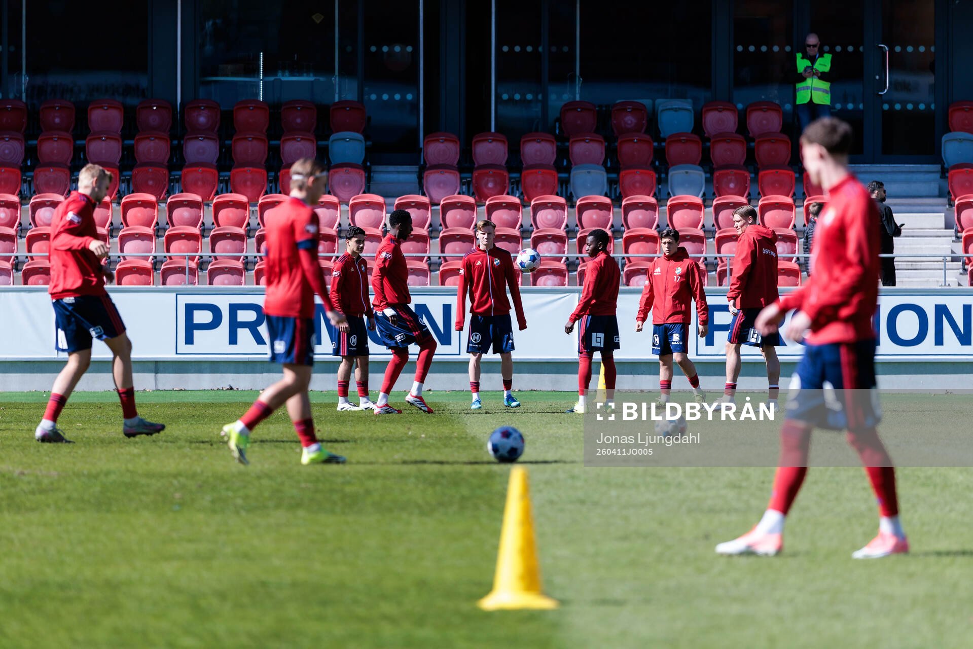 Östers spelare värmer upp