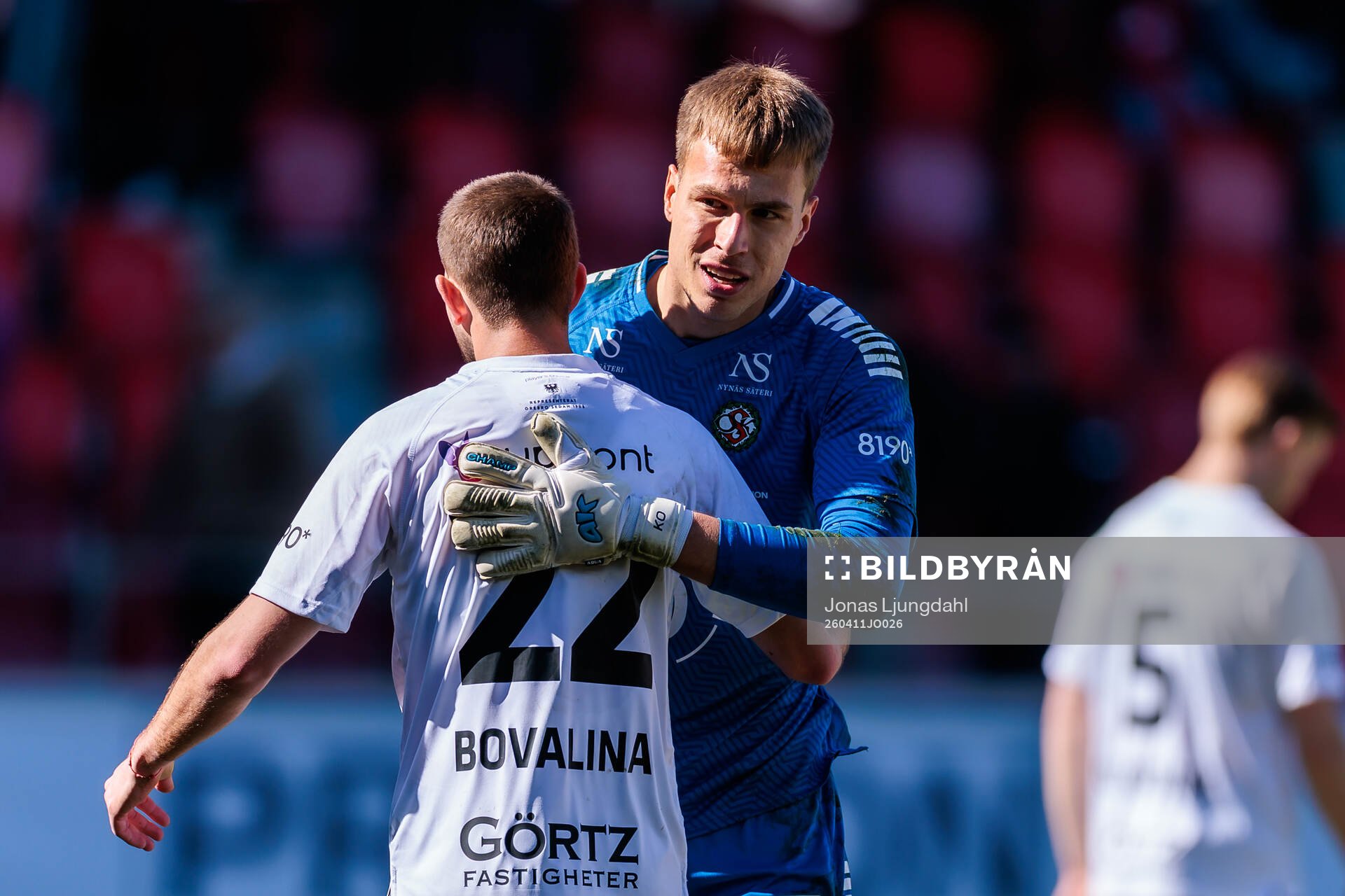 Örebros Giuseppe Bovalina och målvakt Jakub Ojrzynski