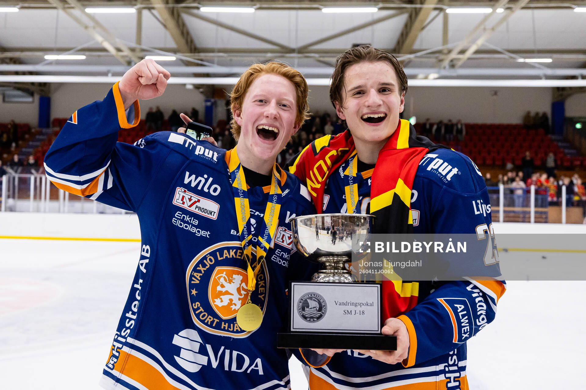 Växjös Olle Tideman och Vincent Berngtsson jublar med